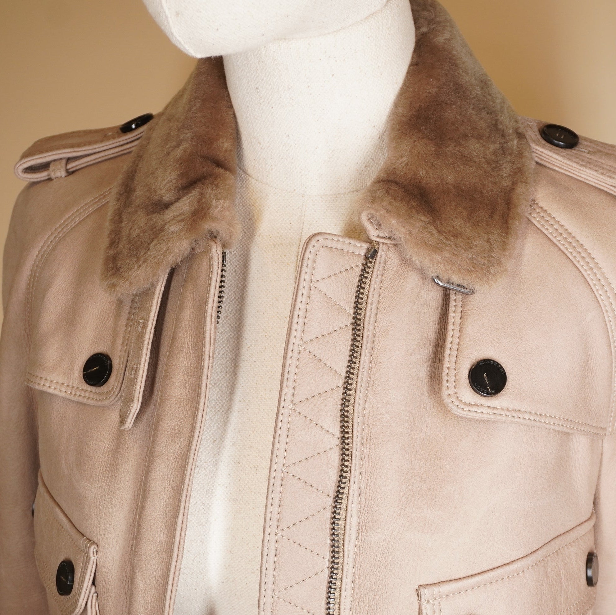 PRE-OWNED Cropped Lambskin Leather Jacket with Fur Collar. SIZE 2 US.