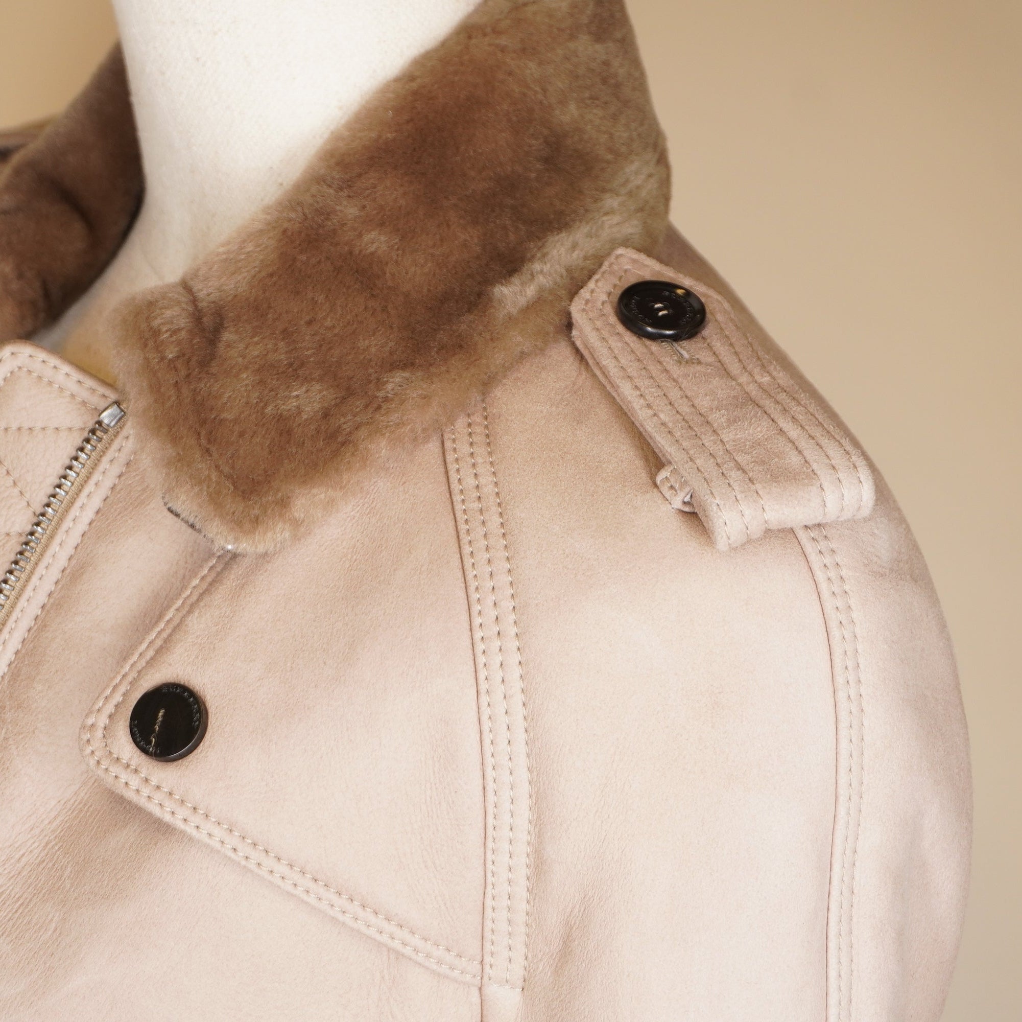PRE-OWNED Cropped Lambskin Leather Jacket with Fur Collar. SIZE 2 US.