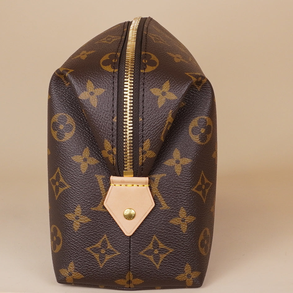 PRE-OWNED LV Monogram Cosmetic Pouch GM NM