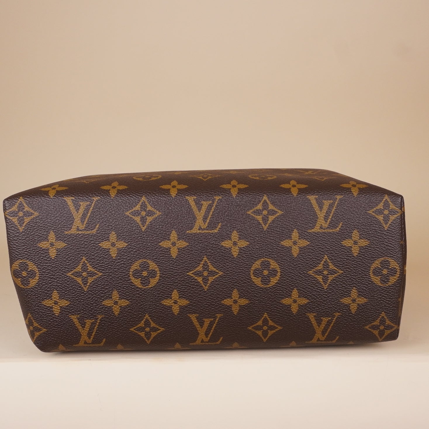 PRE-OWNED LV Monogram Cosmetic Pouch GM NM