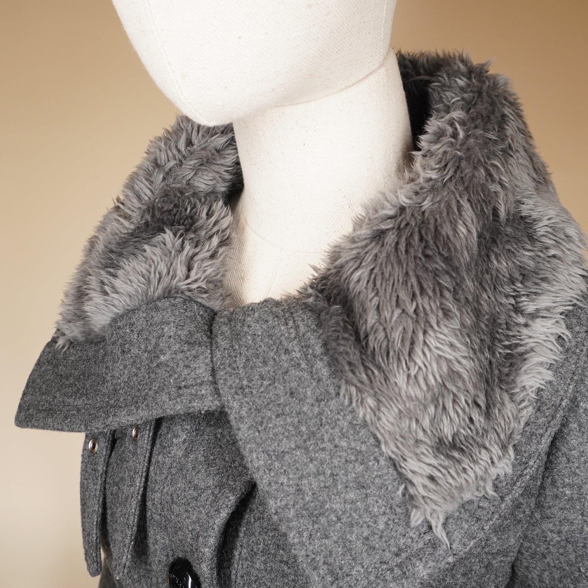 PRE-OWNED Wool Belted Coat with Faux Fur Collar, SIZE 38.