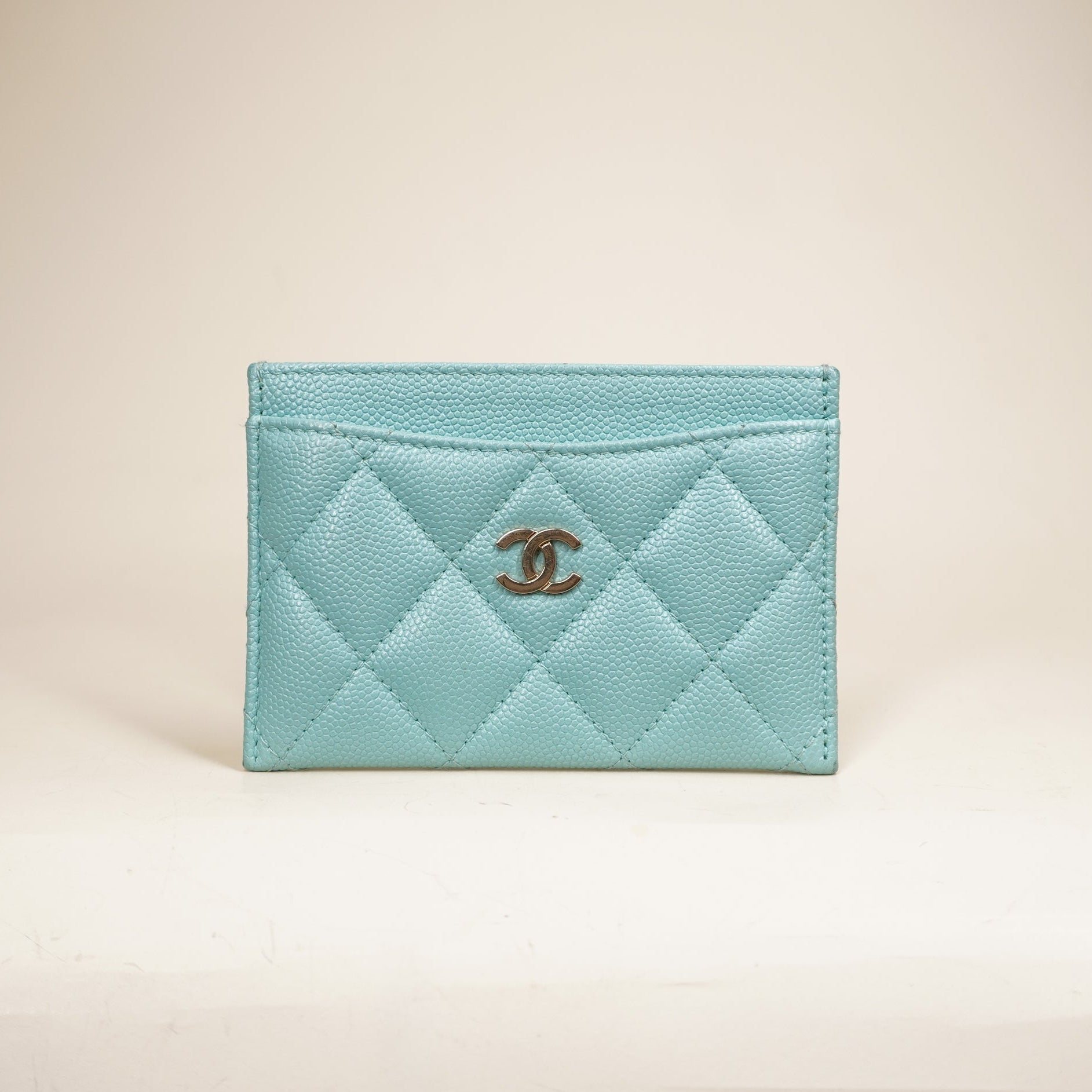 PRE-OWNED CC Caviar Quilted Card Holder Light Blue