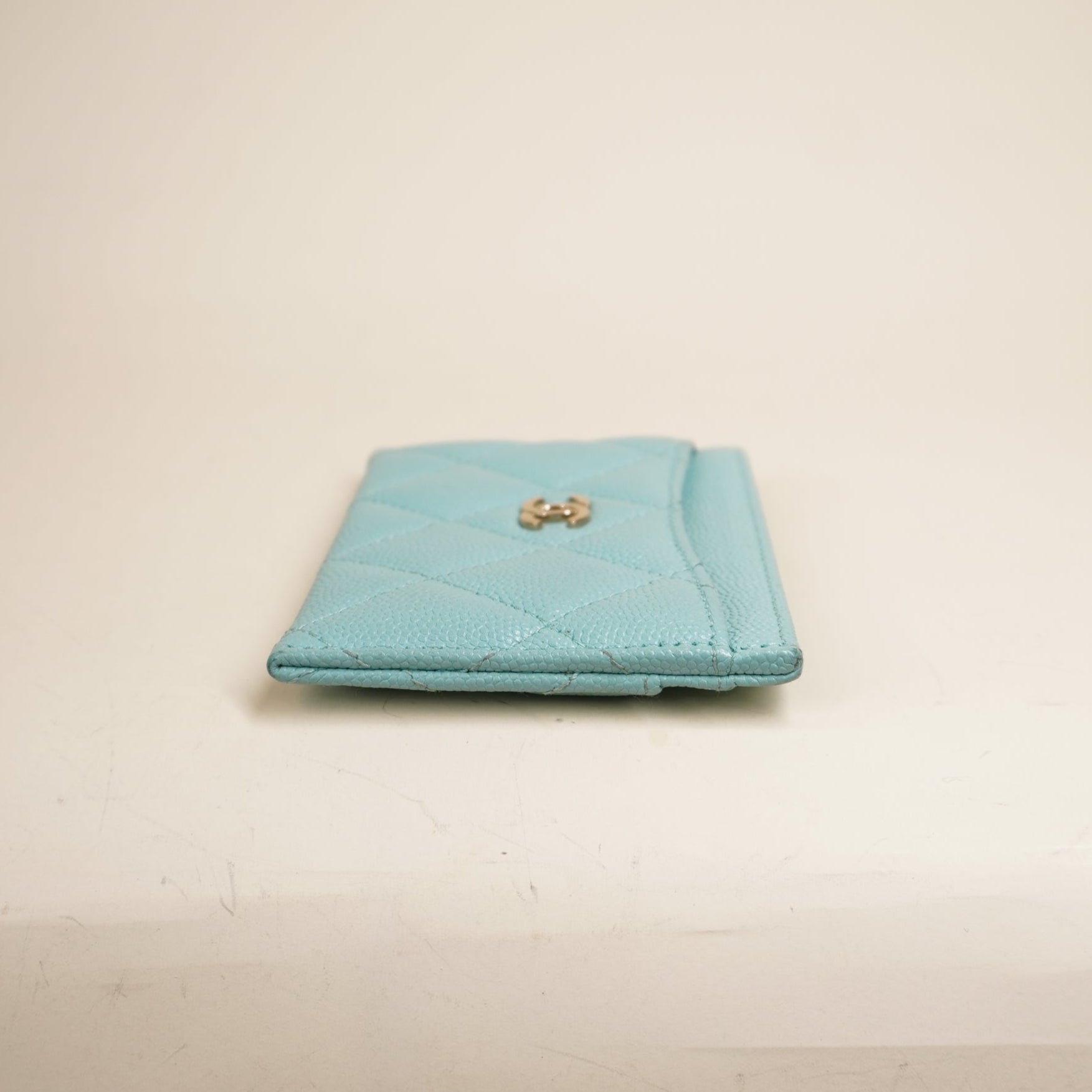 PRE-OWNED CC Caviar Quilted Card Holder Light Blue