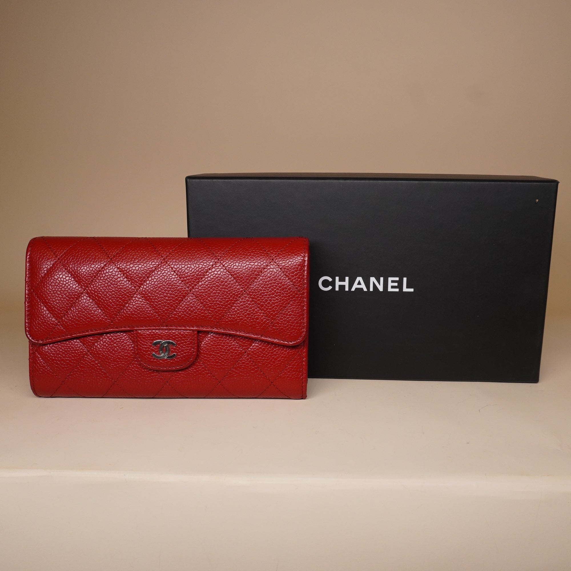 PRE-OWNED CC Red Quilted Caviar Leather Classic Flap Wallet