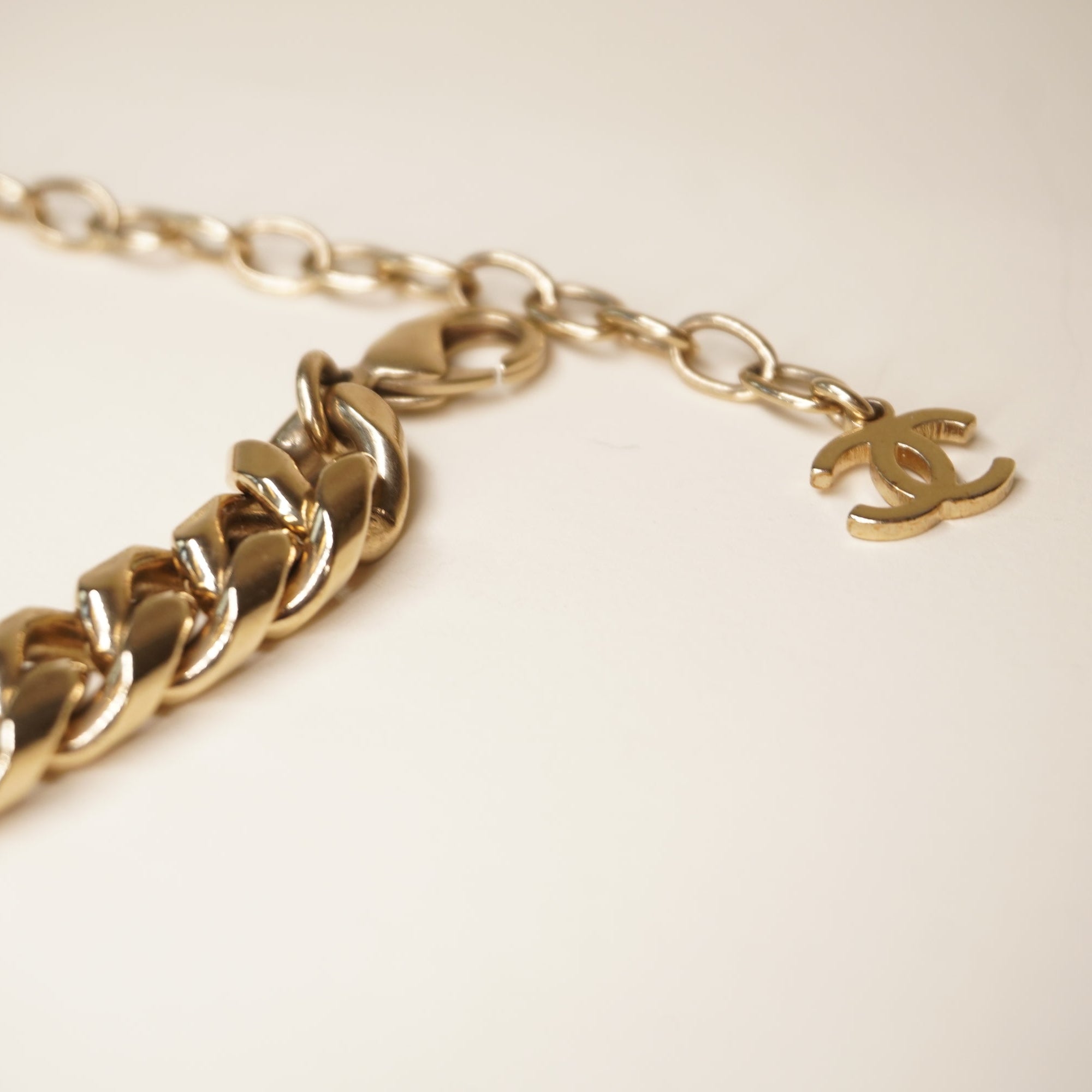 PRE-OWNED Coco Mark Rhinestone Strass Choker Golden