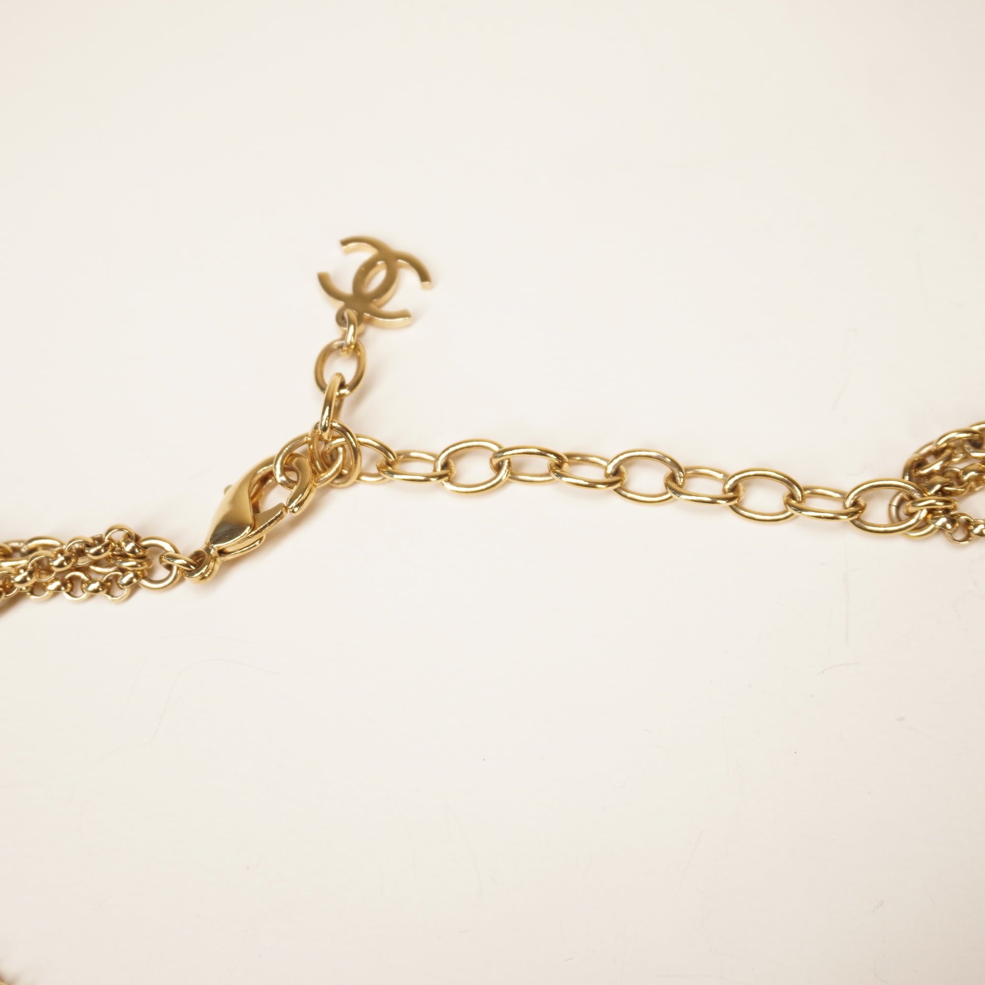 PRE-OWNED Crystal Heart CC Choker Gold Tone