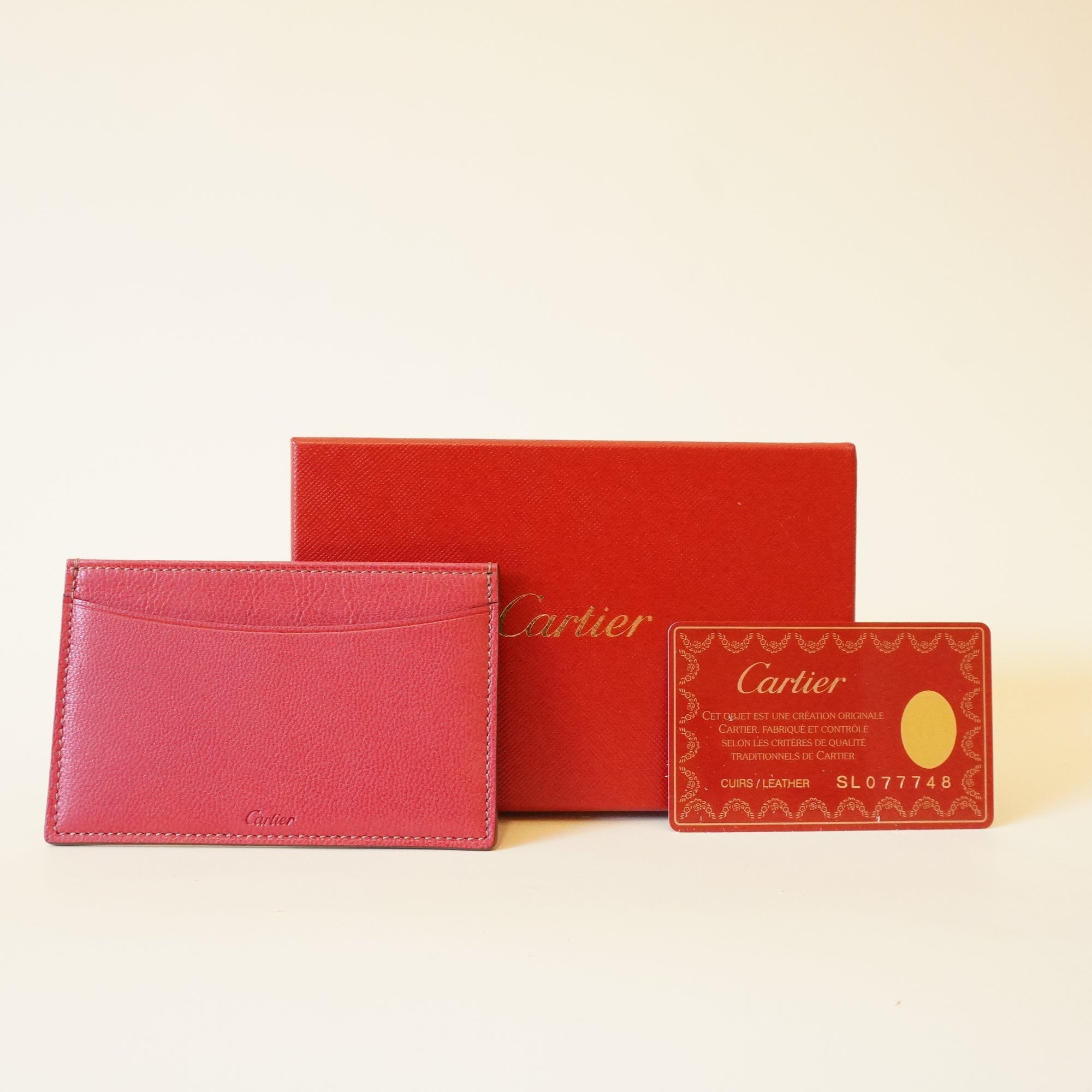 Estuche para tarjetas Les Must de cuero rosa intenso USADO