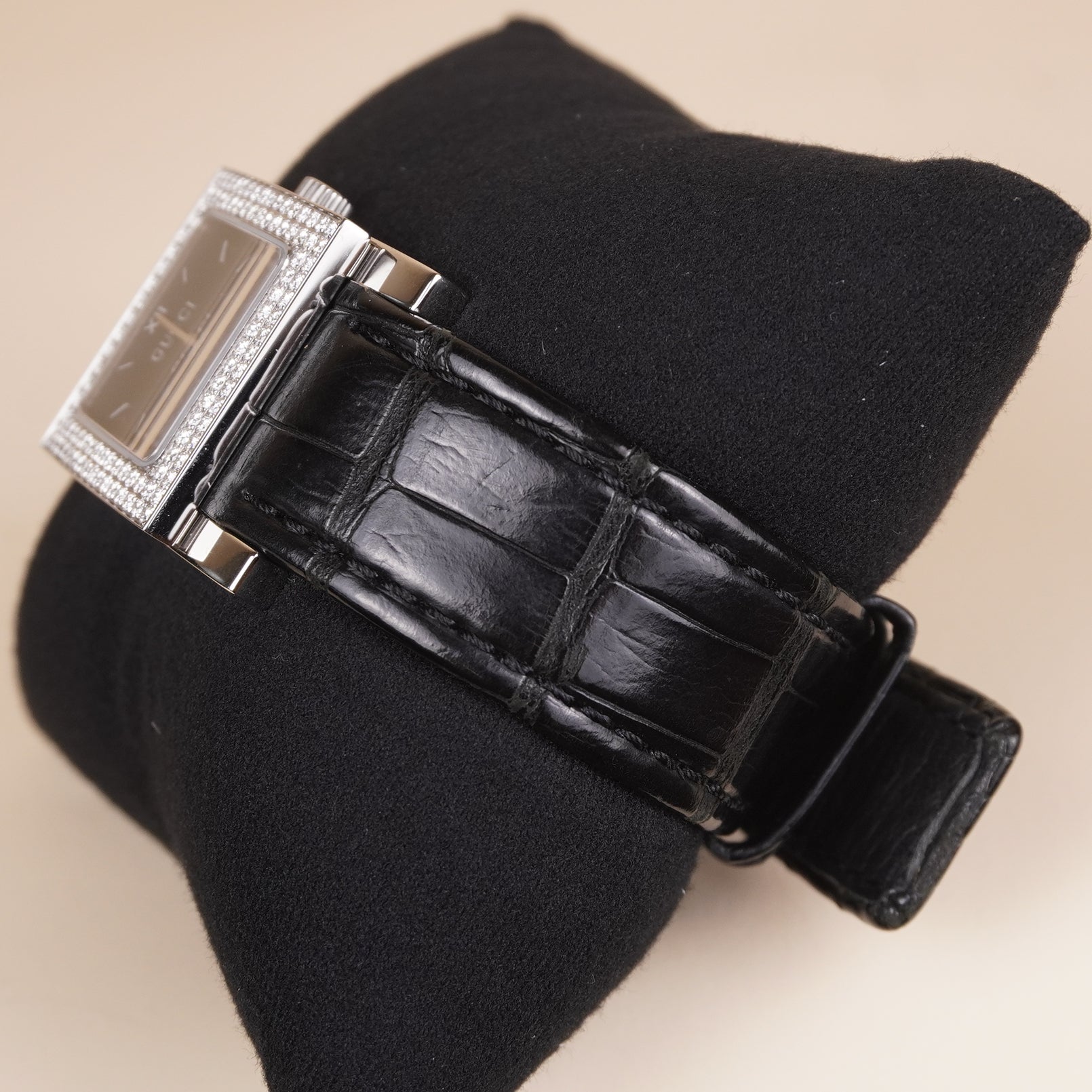 PRE-OWNED GG Silver Watch Black Lizard Strap