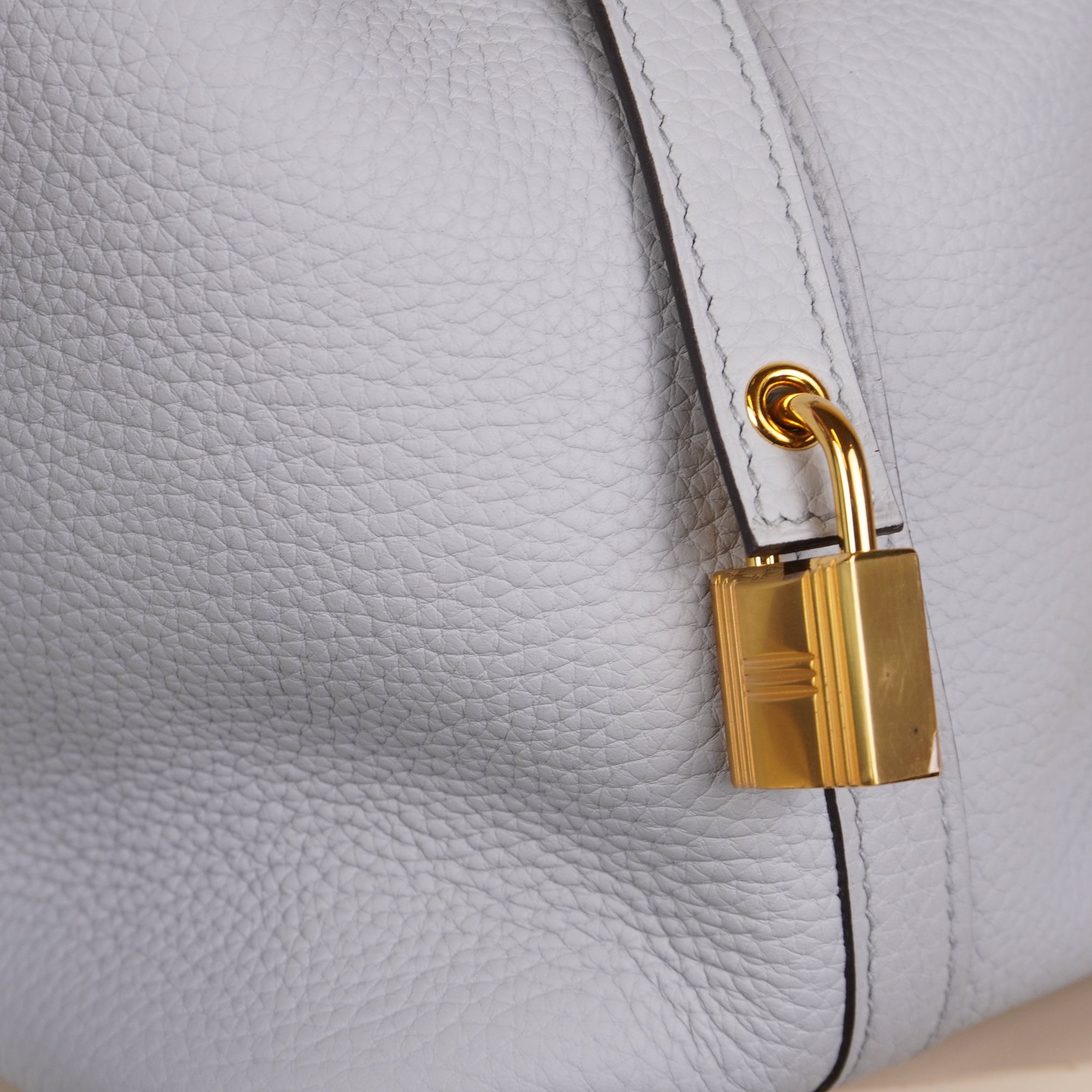 PRE-OWNED Taurillon Clemence Picotin Lock 22 MM Bleu Pale