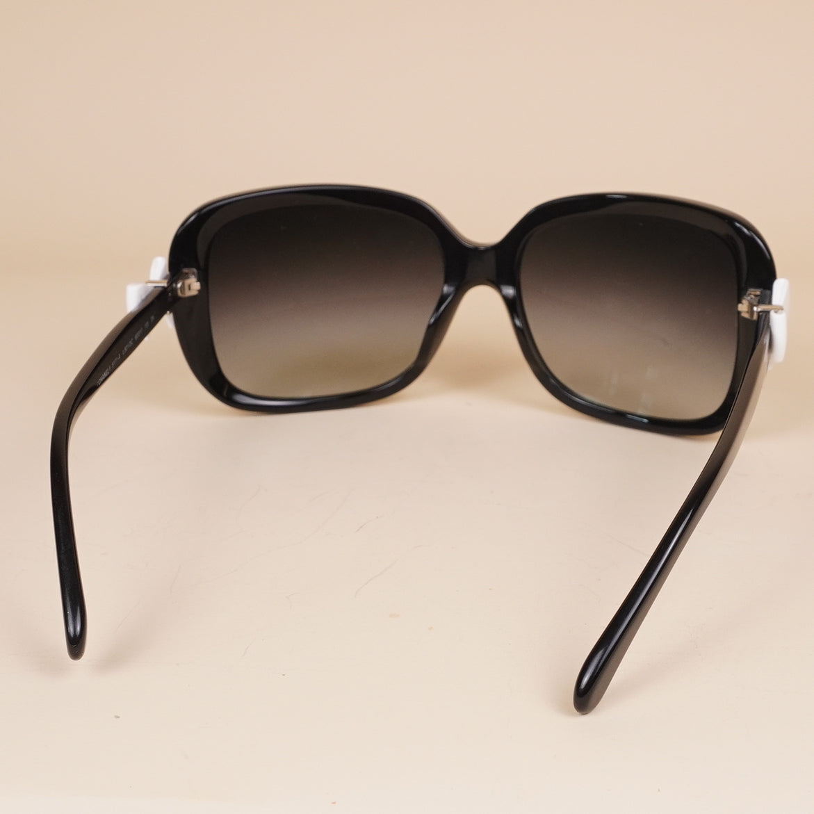 PRE-OWNED CC Bow Sunglasses 5171 Black White