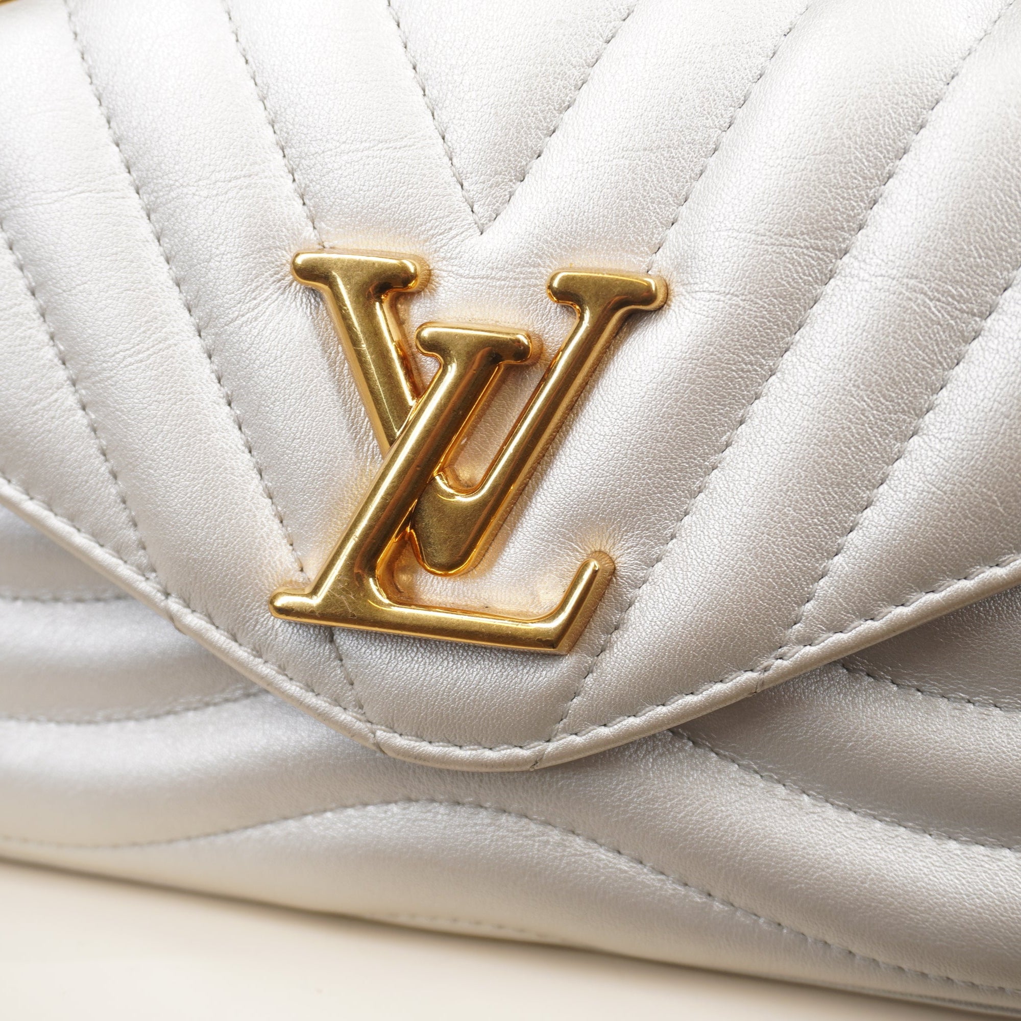 PRE-OWNED  New Wave Chain PM Metallic Calfskin White Shoulder Bag