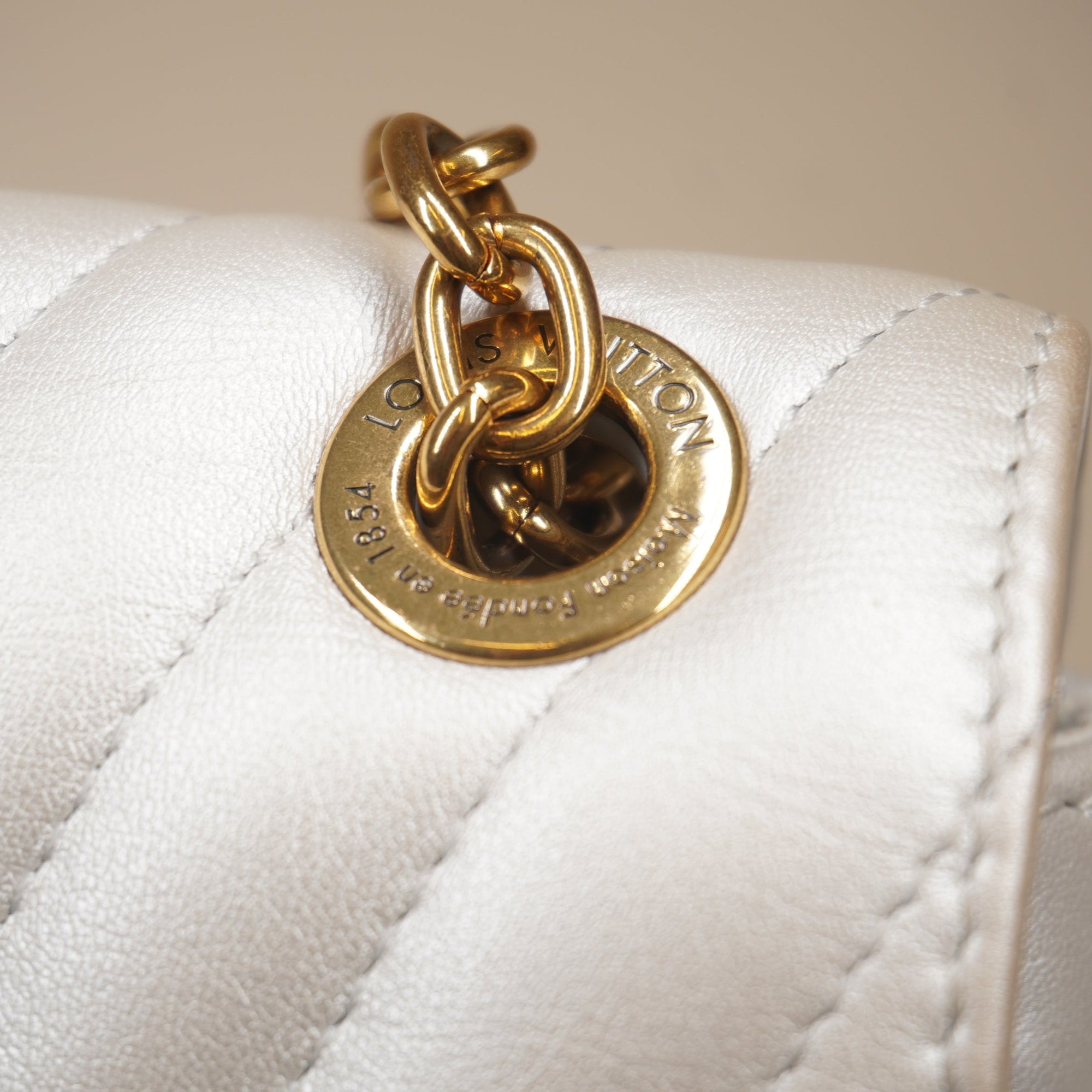 PRE-OWNED  New Wave Chain PM Metallic Calfskin White Shoulder Bag