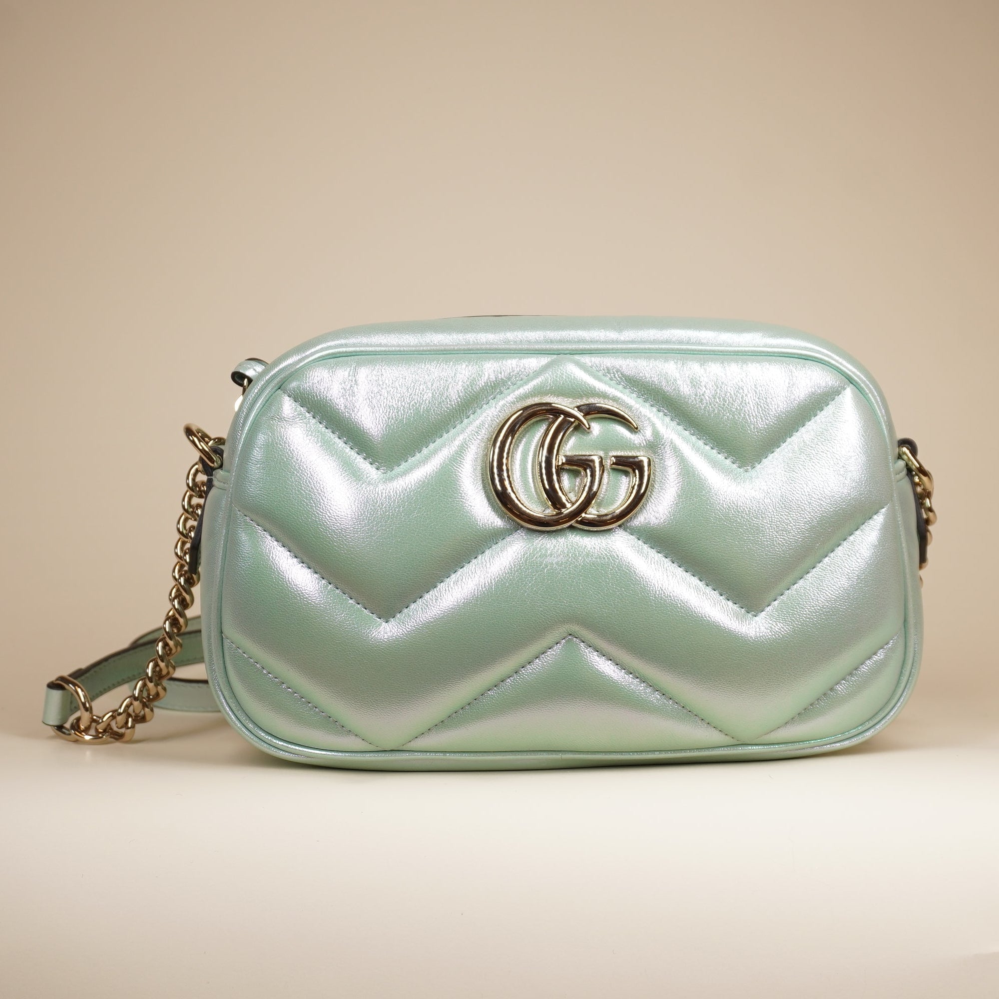 PRE-OWNED GG Iridescent Nappa Chevron Matelasse Small GG Marmont Chain Shoulder Bag