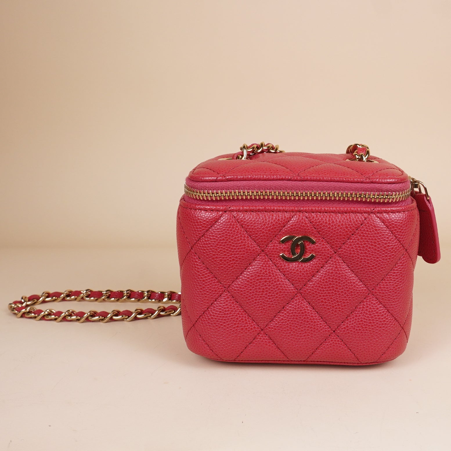 PRE-OWNED CC Caviar Quilted Mini Vanity Case With Chain Dark Pink