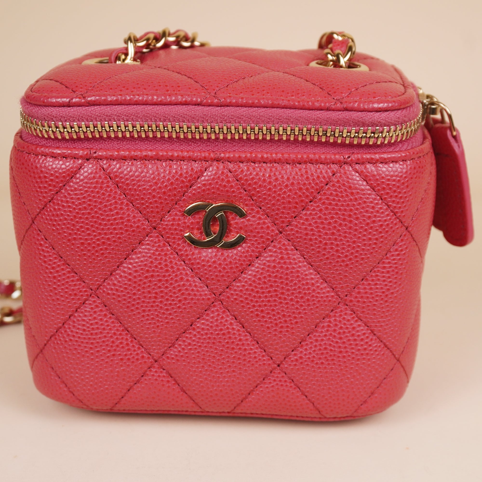 PRE-OWNED CC Caviar Quilted Mini Vanity Case With Chain Dark Pink