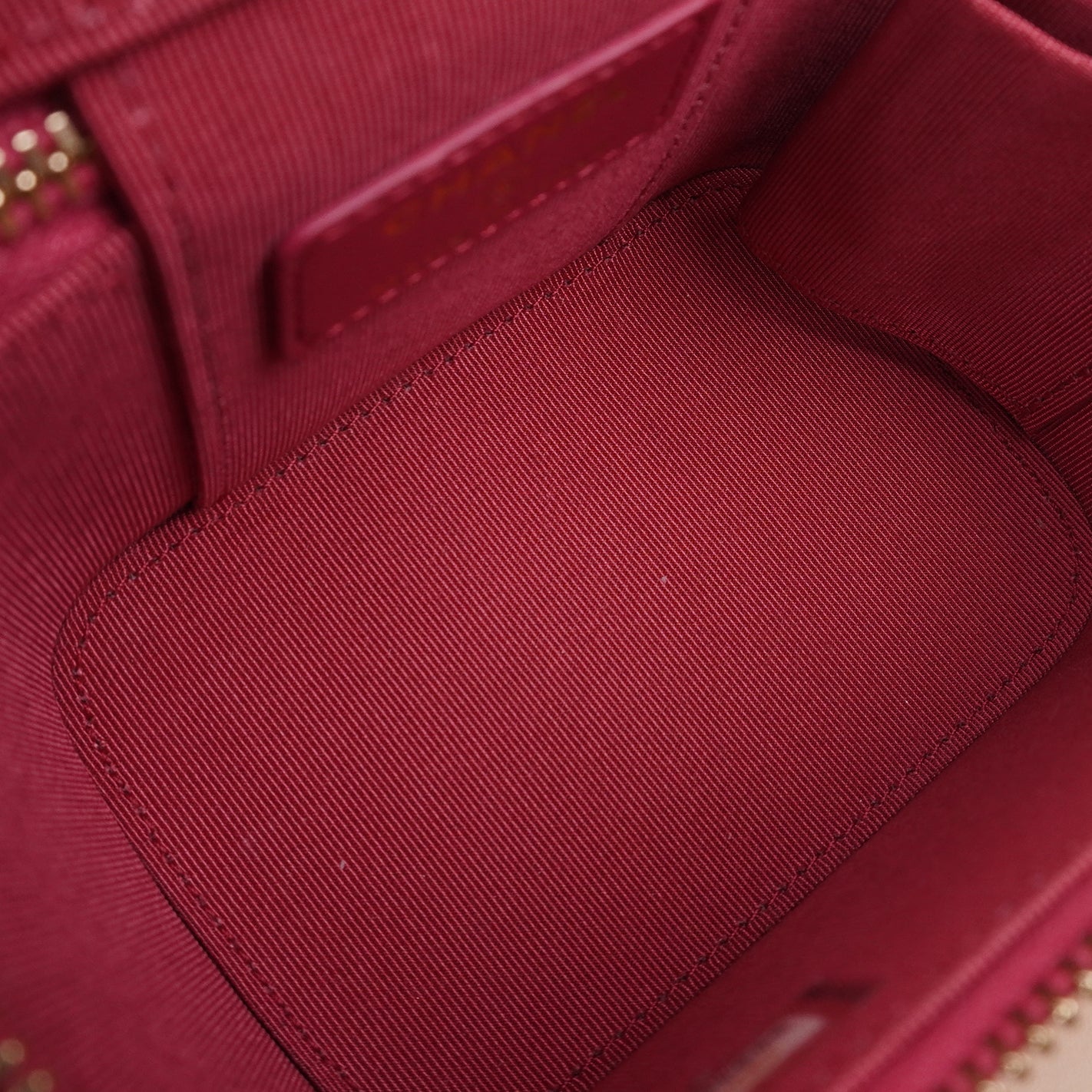 PRE-OWNED CC Caviar Quilted Mini Vanity Case With Chain Dark Pink