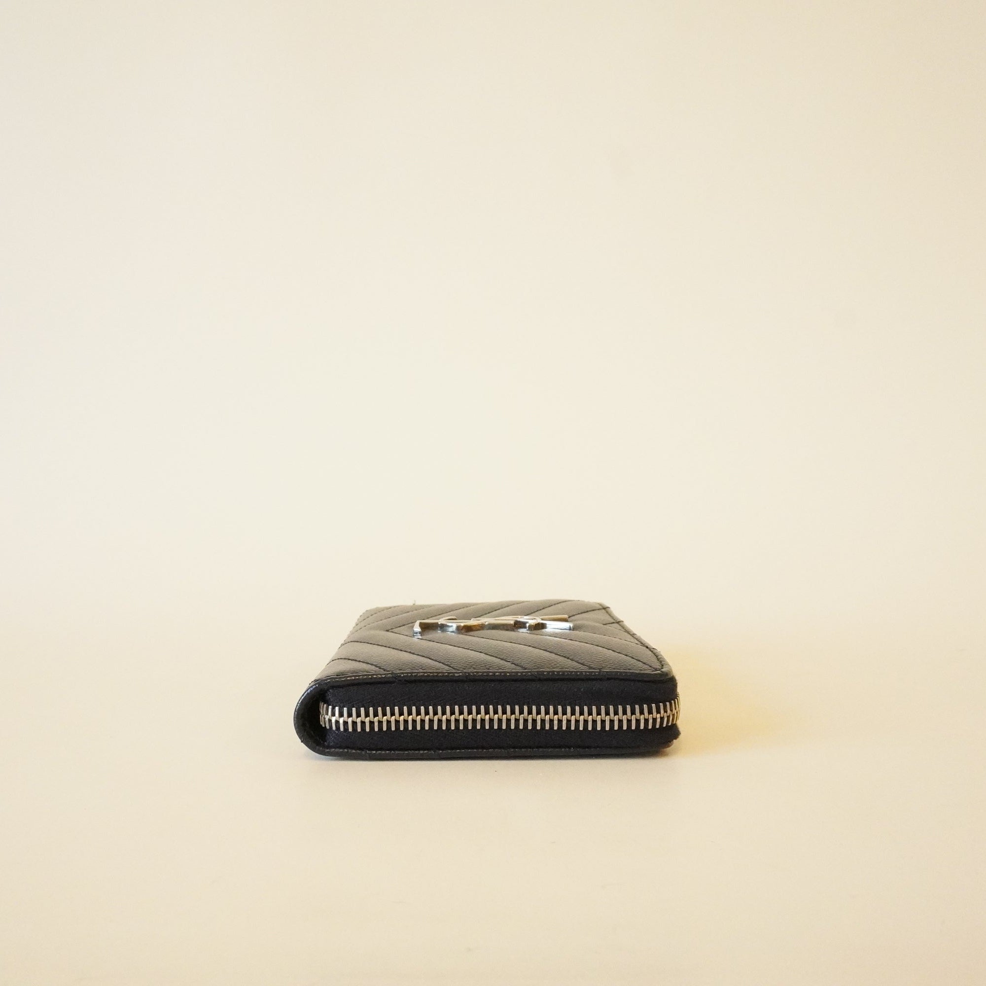 PRE-OWNED Black Leather Monogram Zippy Wallet