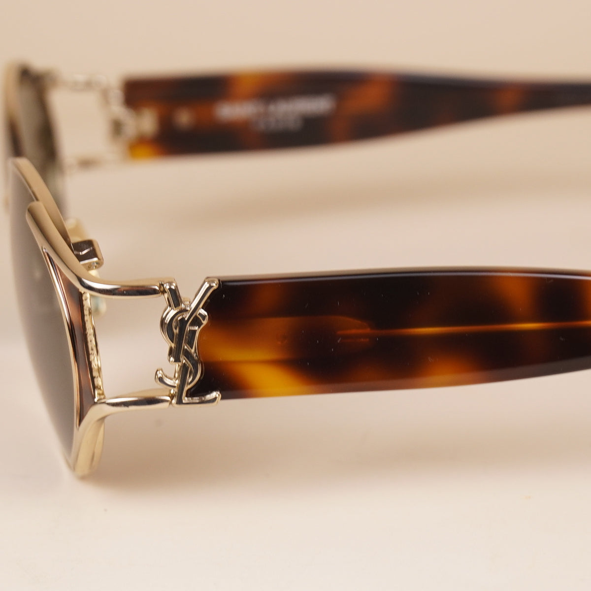 PRE-OWNED SL M919 Oval Sunglasses Metal Frames and Tortoishell Acetate