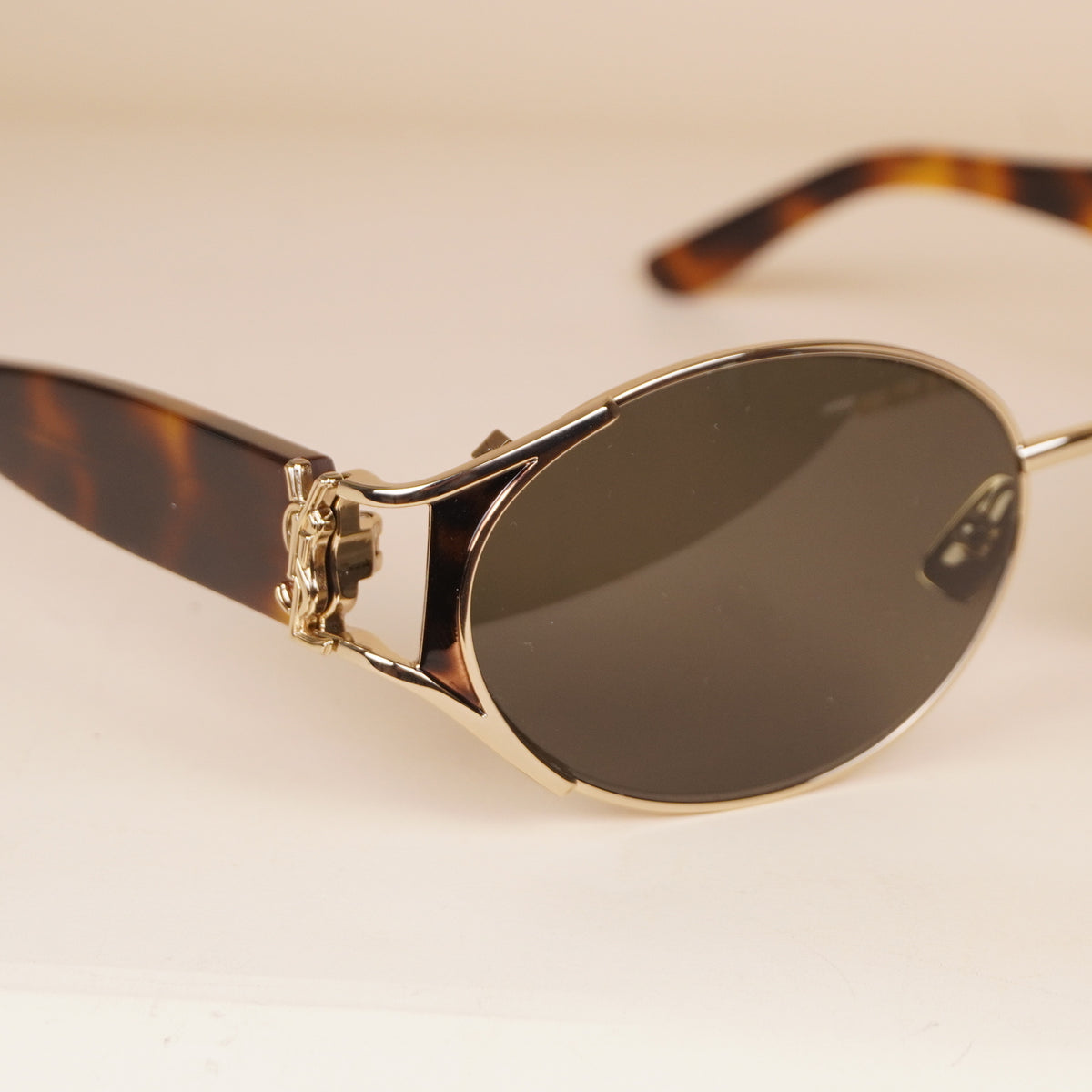 PRE-OWNED SL M919 Oval Sunglasses Metal Frames and Tortoishell Acetate