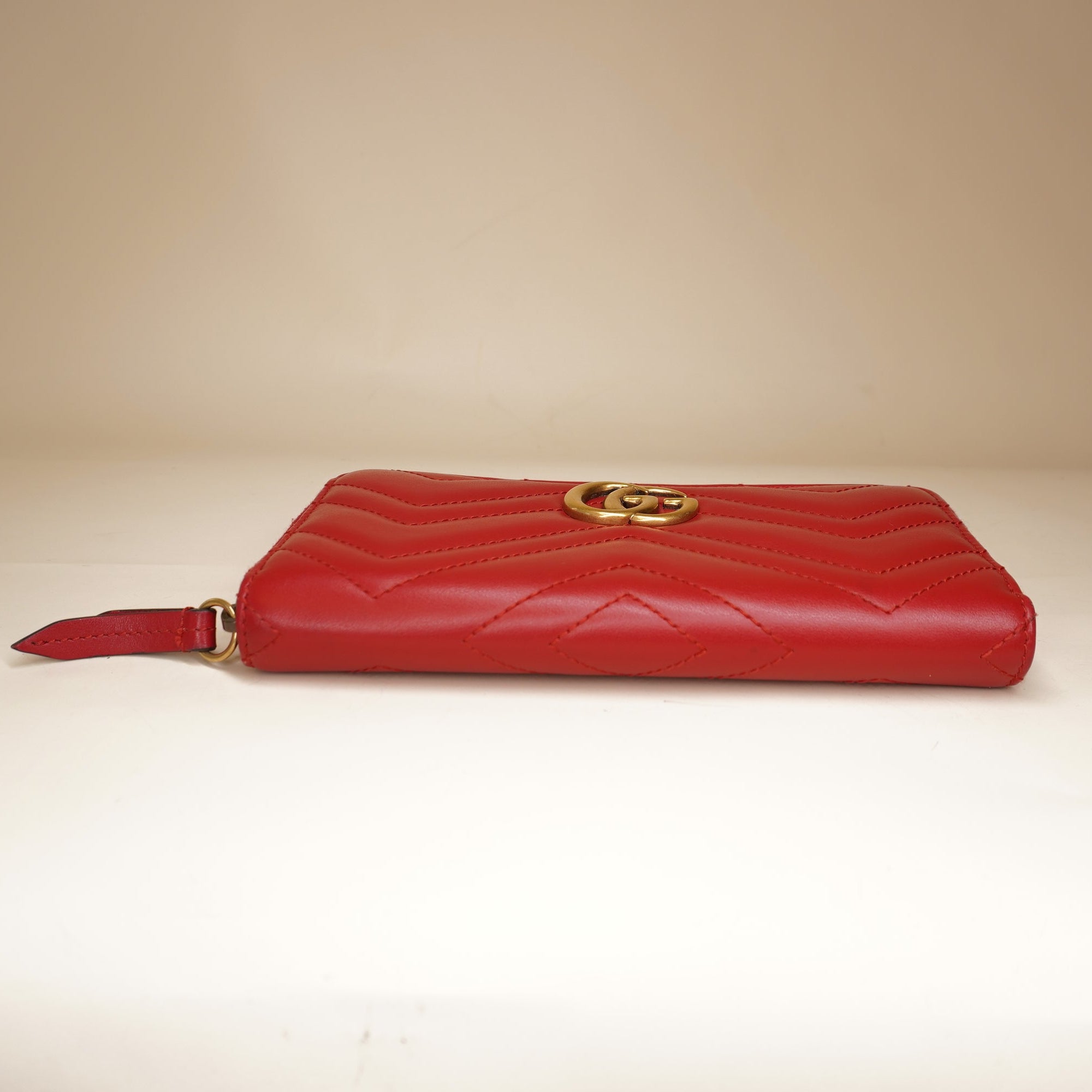 PRE-OWNED GG Marmont Matelassé Red Quilted Leather Zip Round Wallet