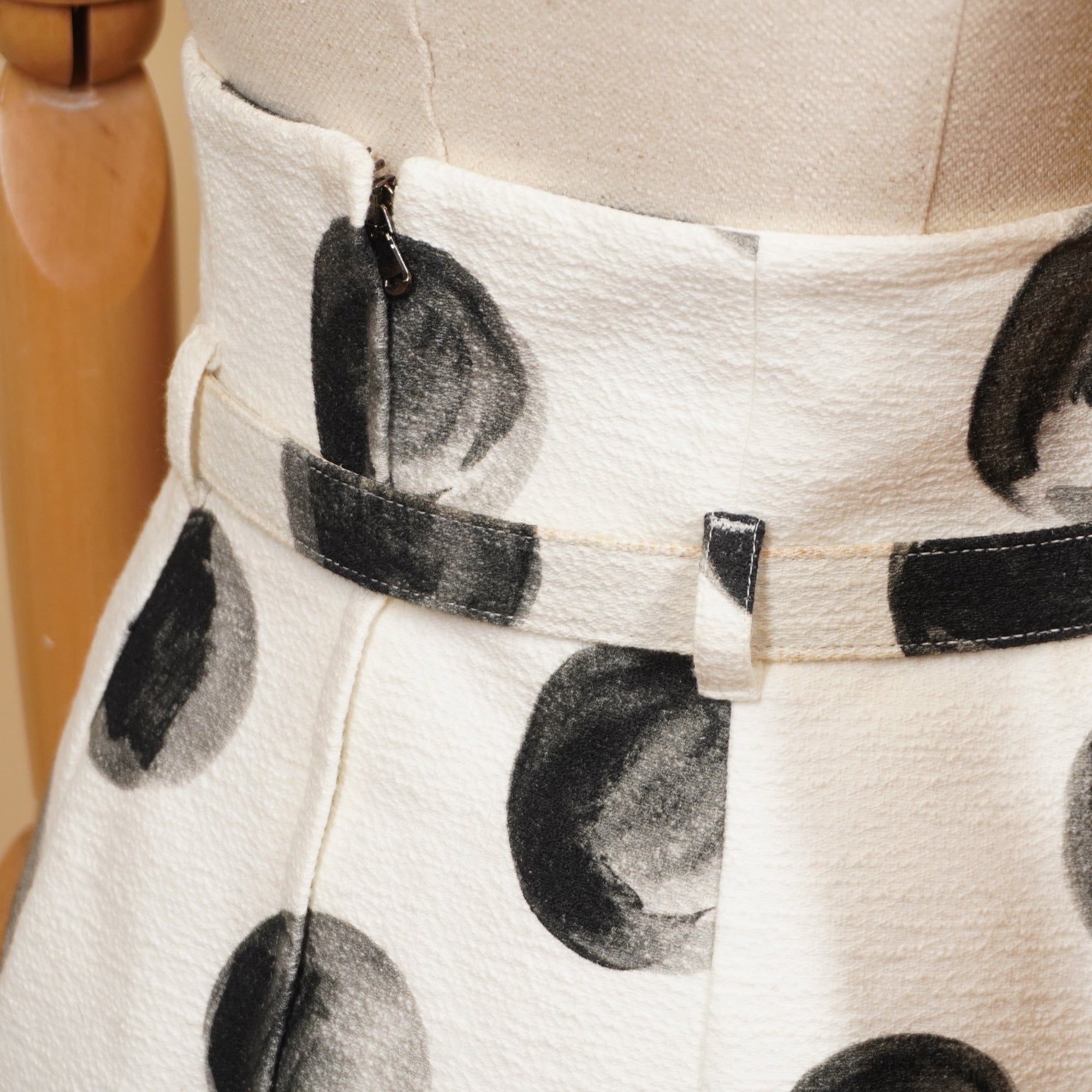 PRE-OWNED D&G Painted Polka Dot Print Skirt in White Cotton S