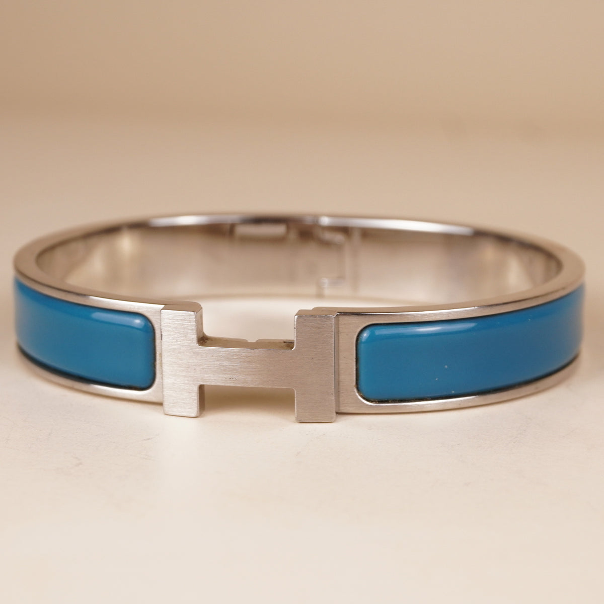 PRE-OWNED Blue Enamel Clic Clac H Bangle