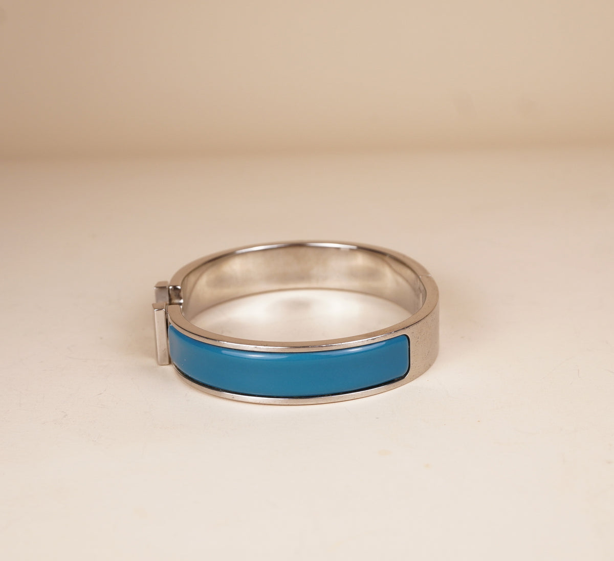 PRE-OWNED Blue Enamel Clic Clac H Bangle