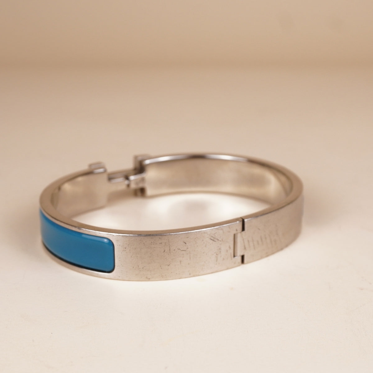 PRE-OWNED Blue Enamel Clic Clac H Bangle