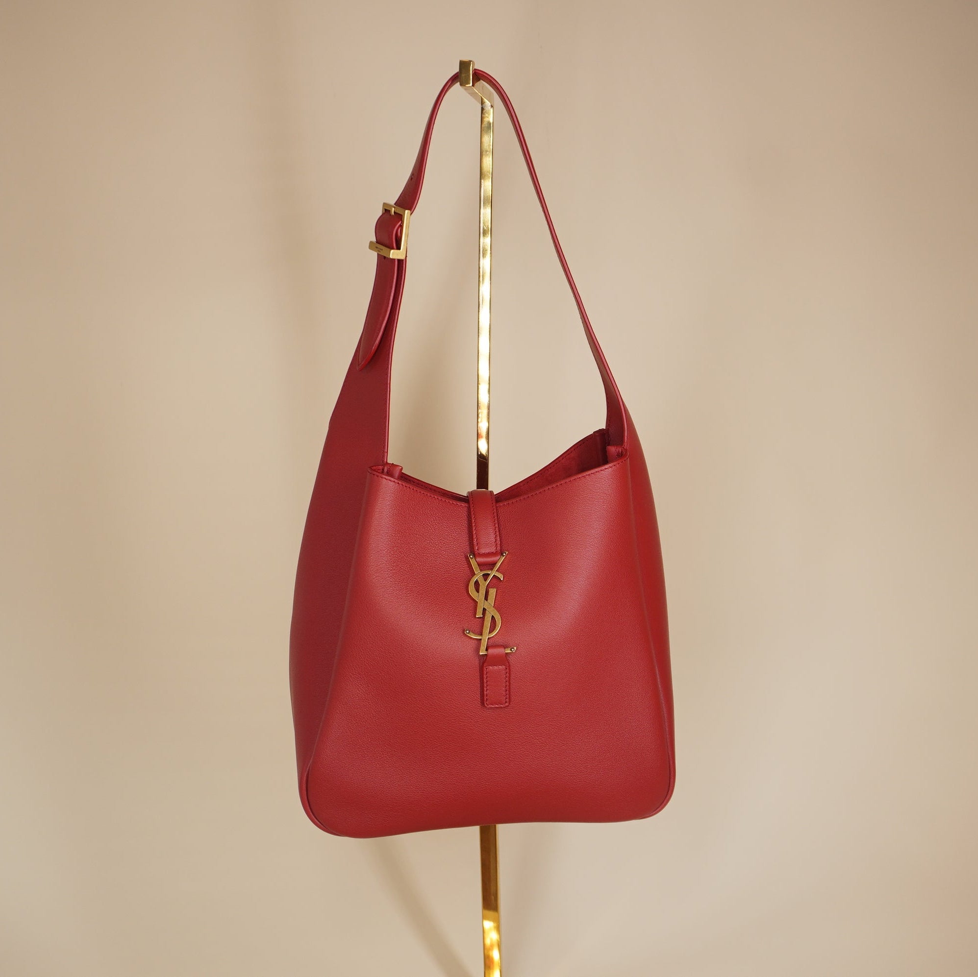 PRE-OWNED Le 5 á 7 Small Red Shoulder Bag