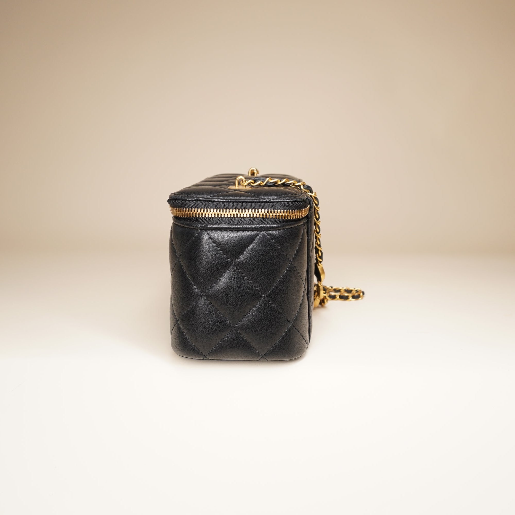 PRE-OWNED Small Vanity Case Black Lambskin Quilted Leather Shoulder Bag