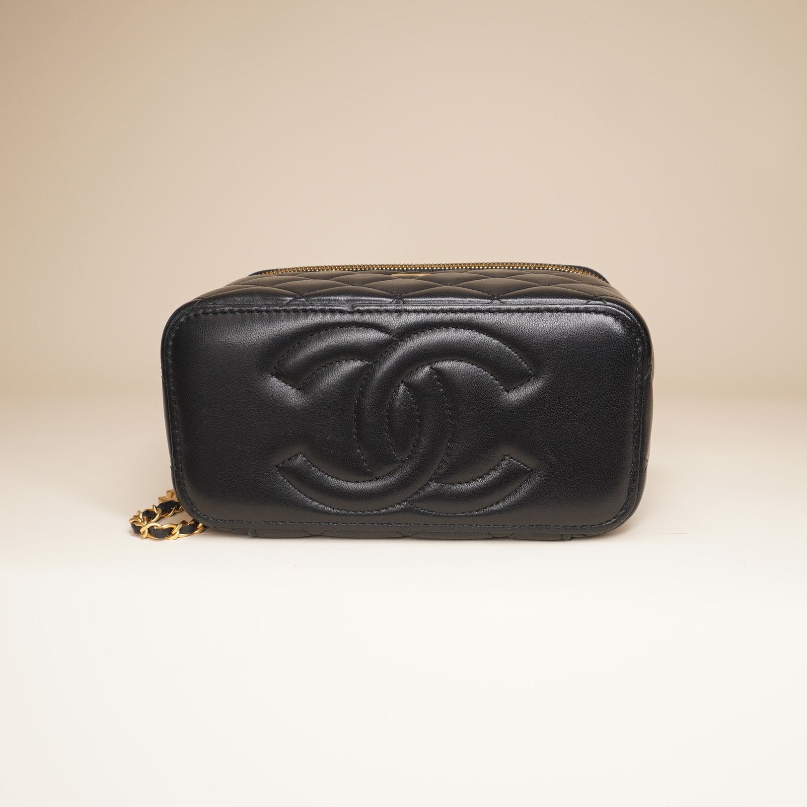 PRE-OWNED Small Vanity Case Black Lambskin Quilted Leather Shoulder Bag