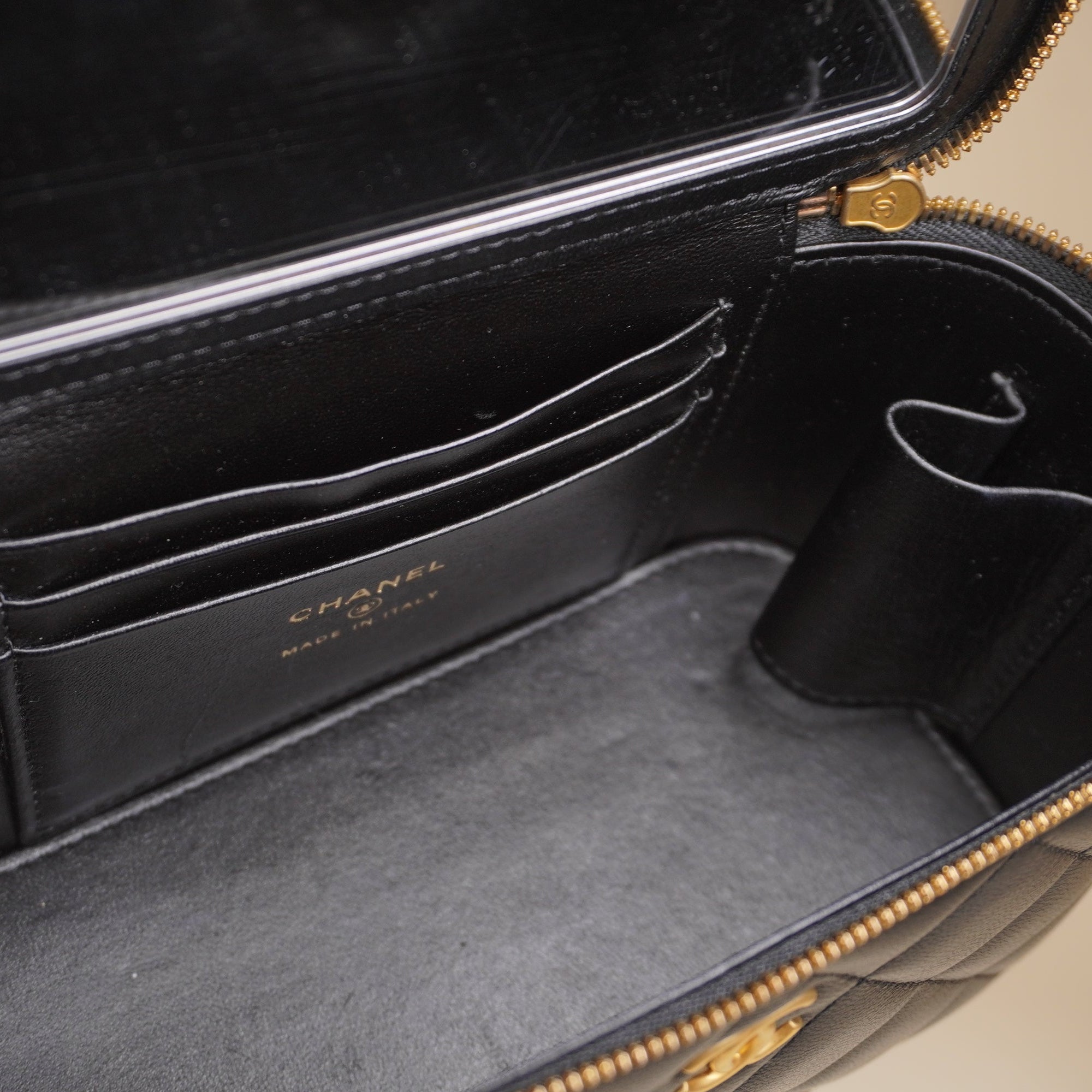 PRE-OWNED Small Vanity Case Black Lambskin Quilted Leather Shoulder Bag