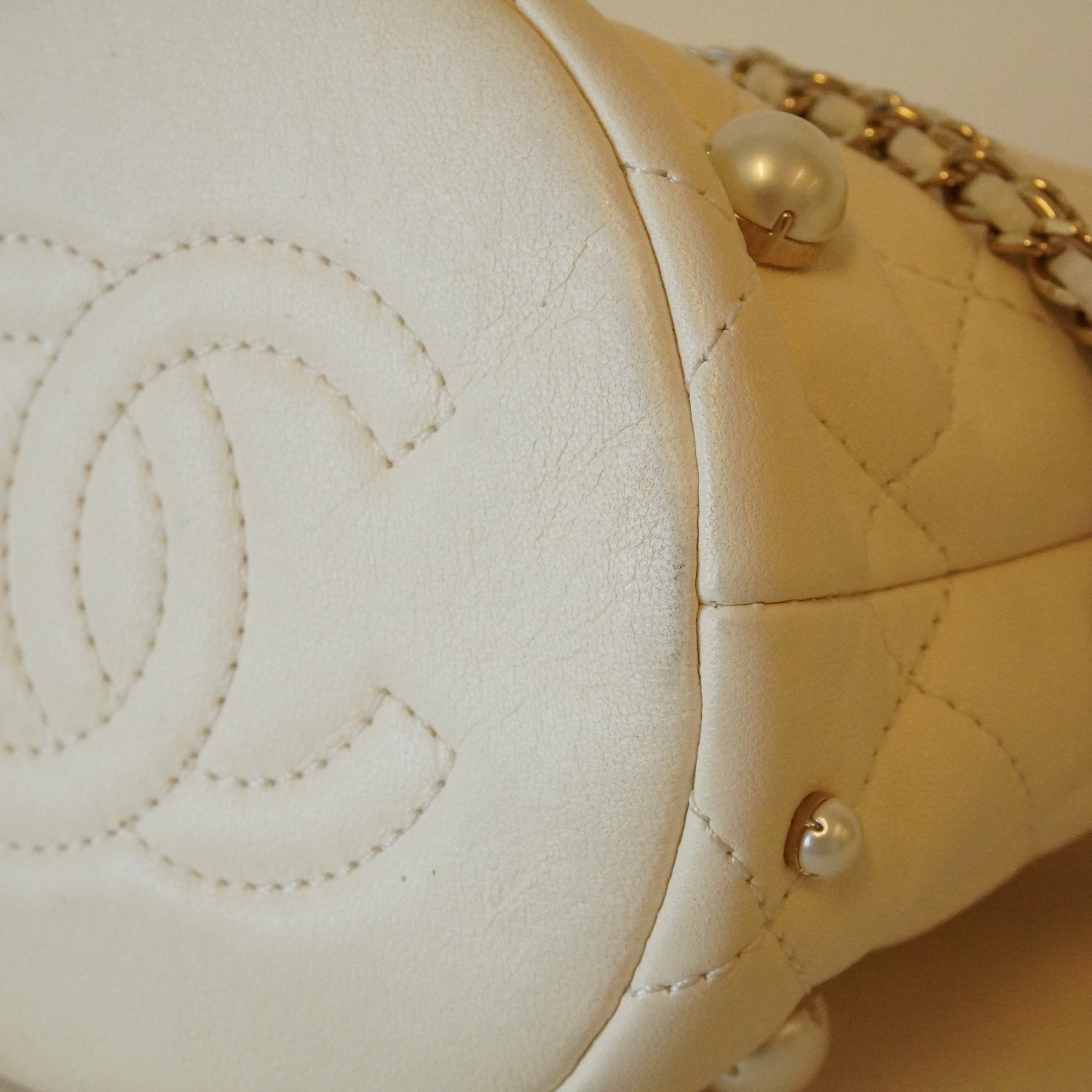 PRE-OWNED CC Matelasse Cream Lambskin Shoulder Bag