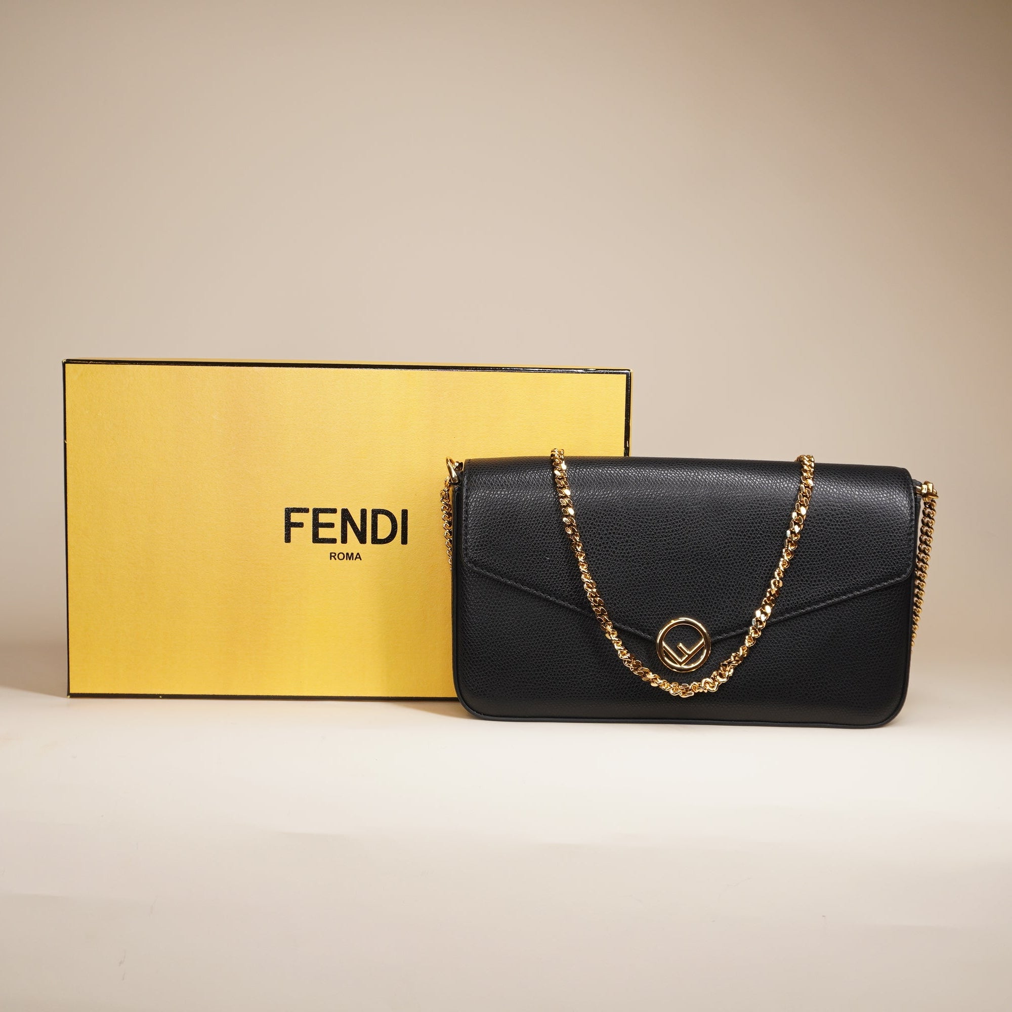 PRE-OWNED Vitello Cruise F is Envelope Wallet on Chain with Pouches Black