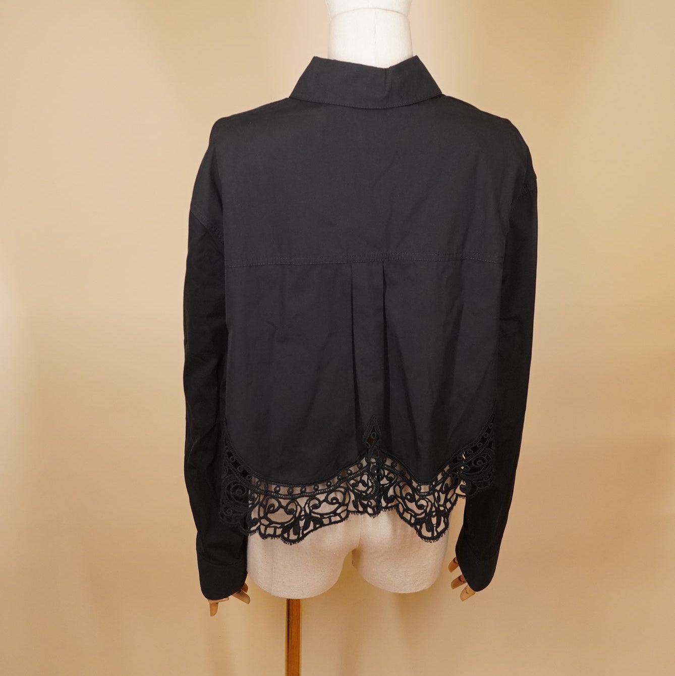 PRE-OWNED Macrame Lace Hem Cotton Cropped Shirt Black M