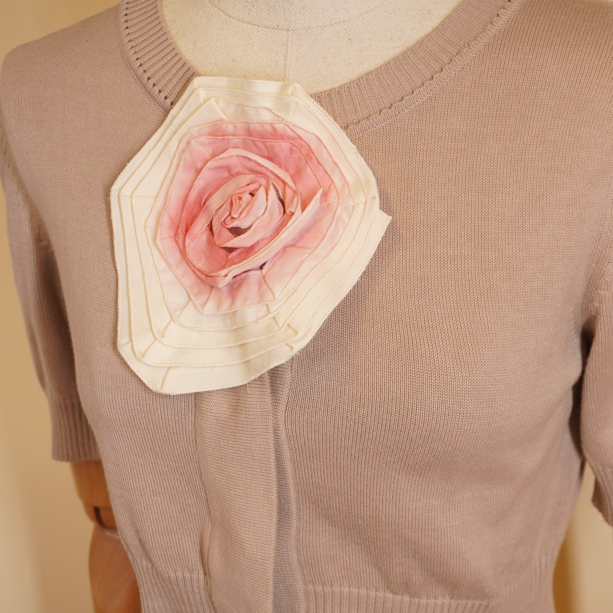 PRE-OWNED Beige Floral Applique Detail Short Sleeve Cropped Cardigan M