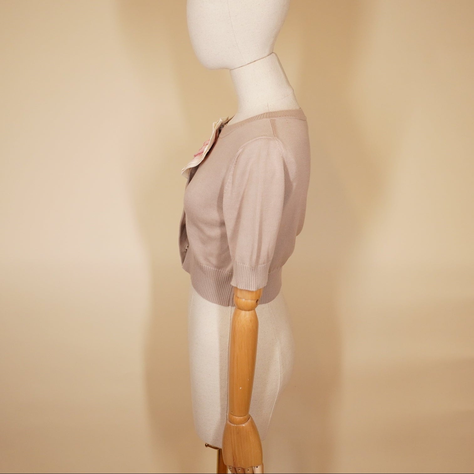 PRE-OWNED Beige Floral Applique Detail Short Sleeve Cropped Cardigan M