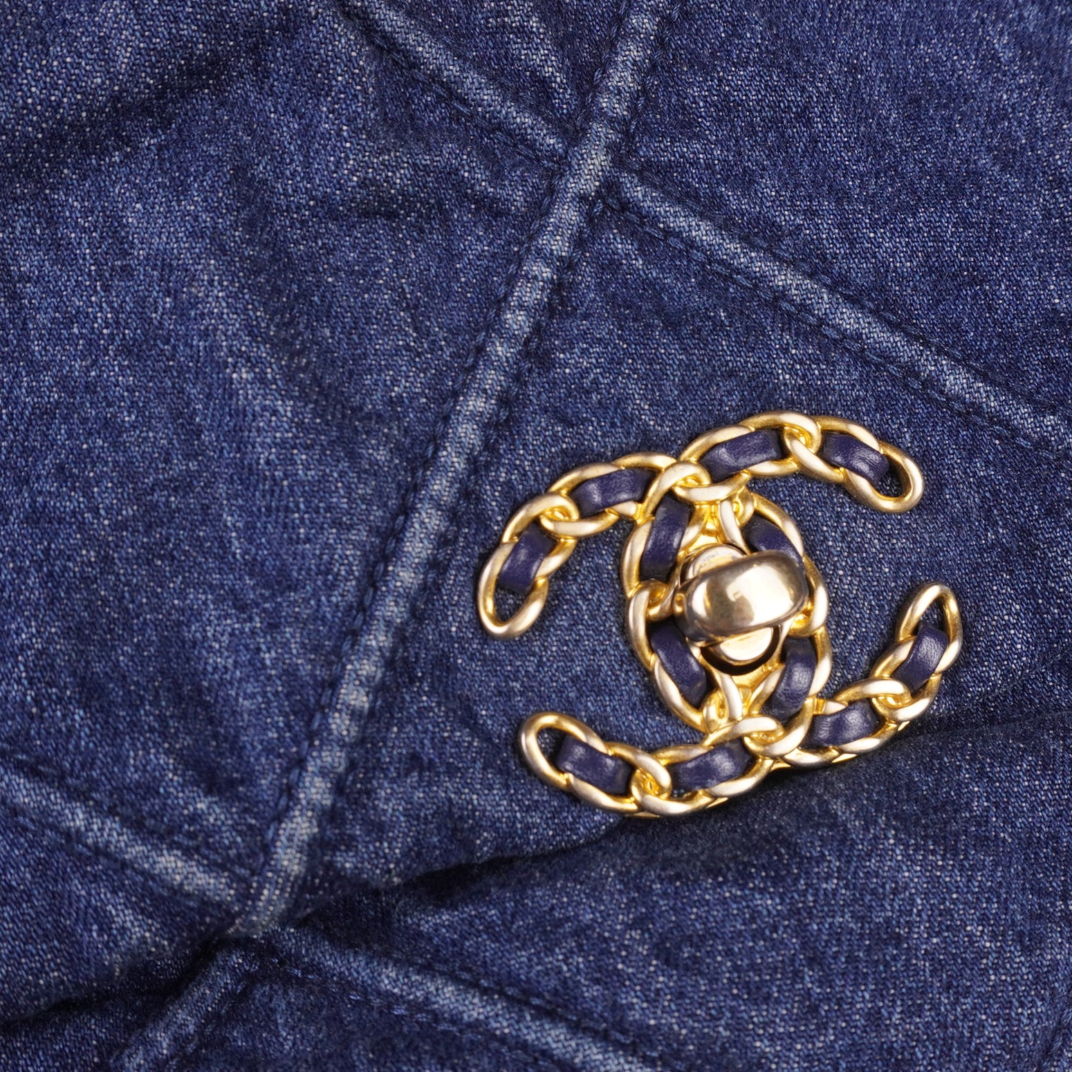 PRE-OWNED CC Denim Quilted Medium CC 19 Flap