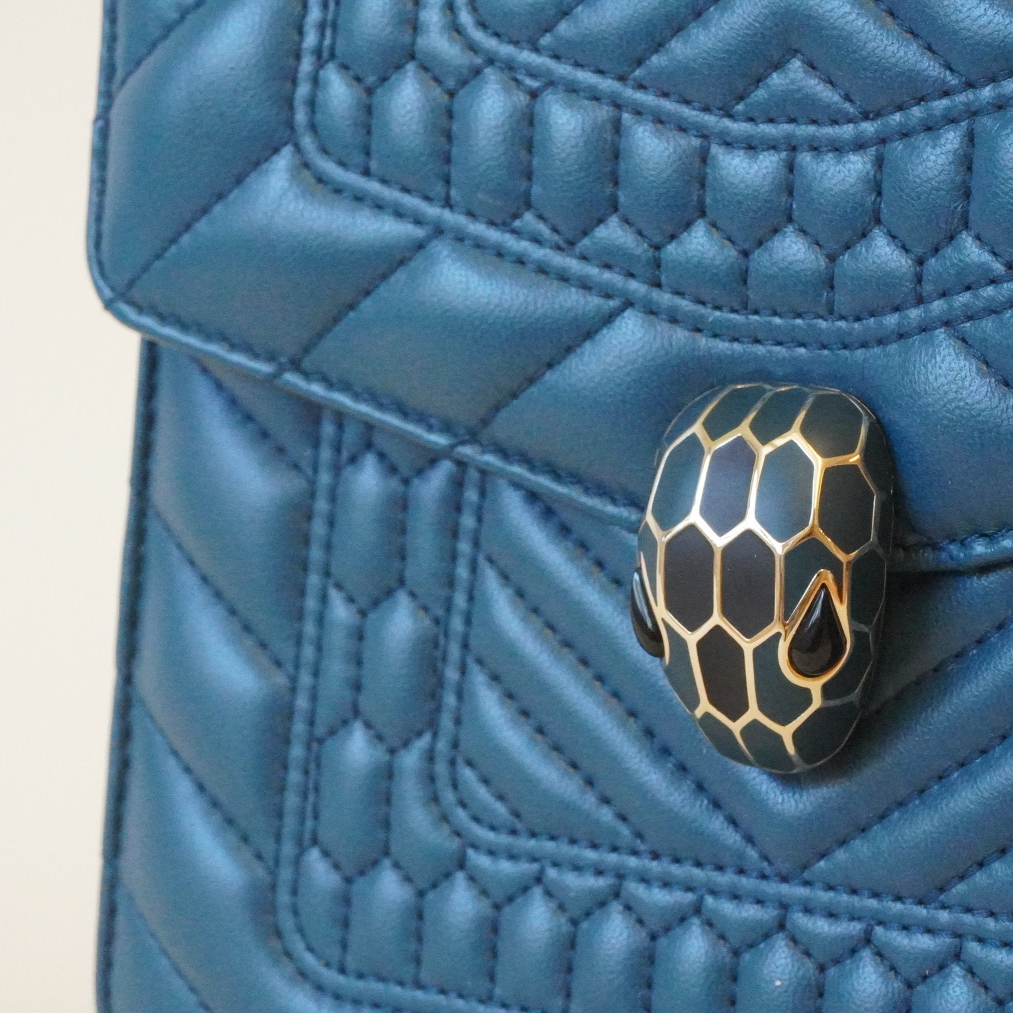 *Bvlgari*セルペンティ フォーエバー レザーハンドバッグ アクア BVLGARI （未使用保管品）ブルガリ フラグメント セルペンティ