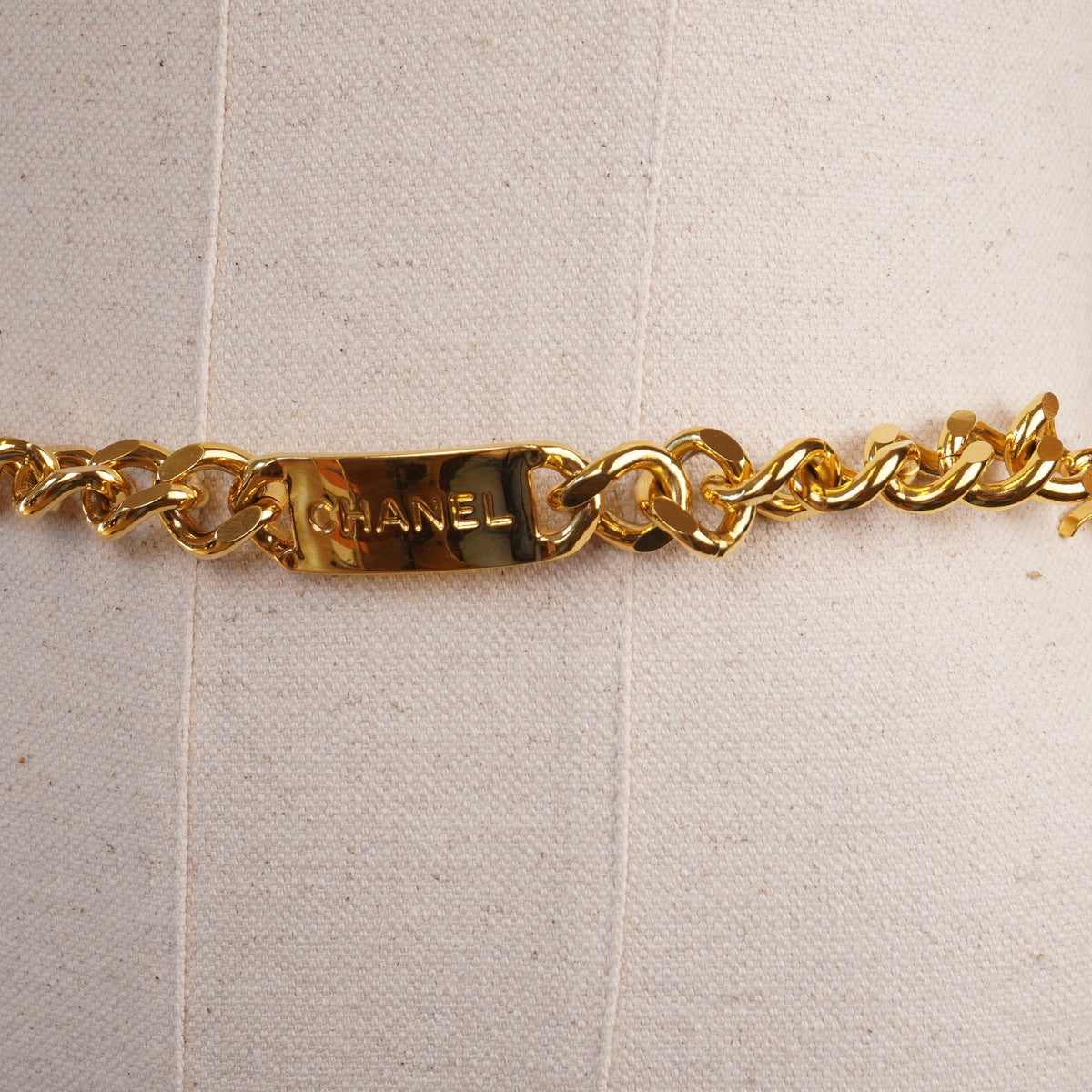 PRE-OWNED CC Vintage 1980's Gold Chain Belt with Plaque & Medallion Charm