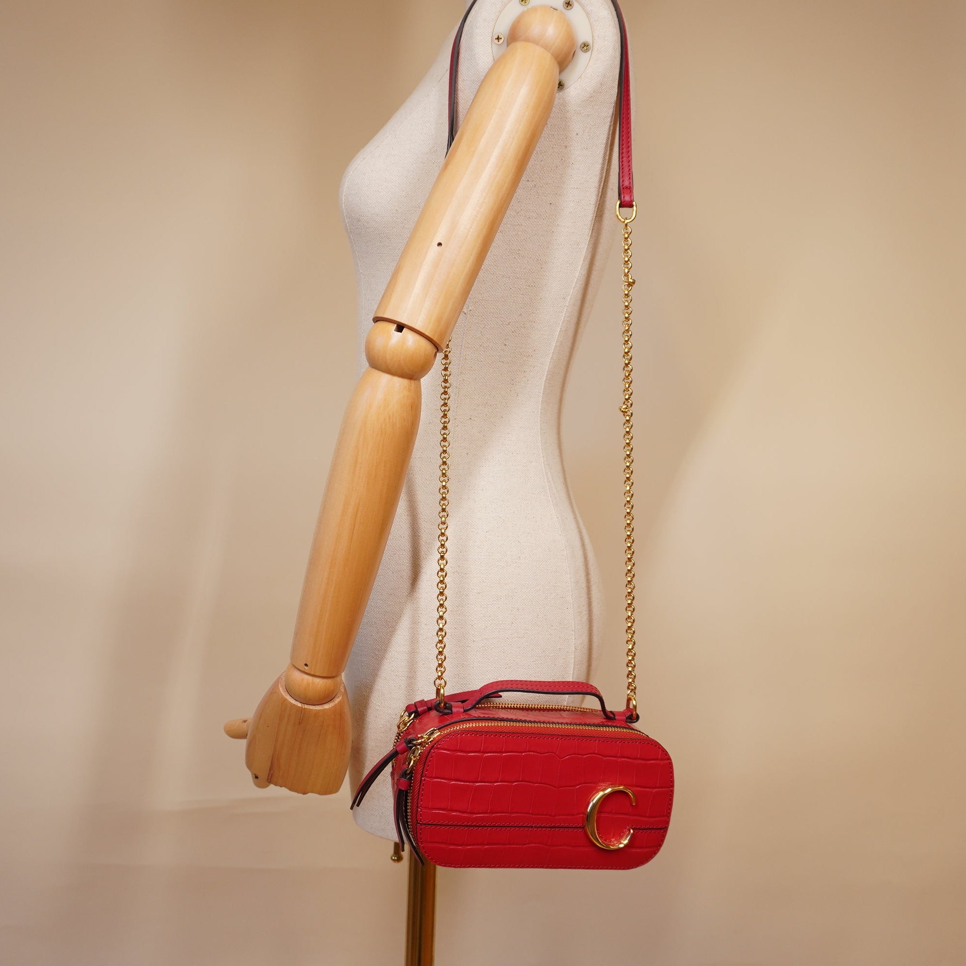 PRE-OWNED Red C Vanity Crocodile Embossed Leather Shoulder Bag