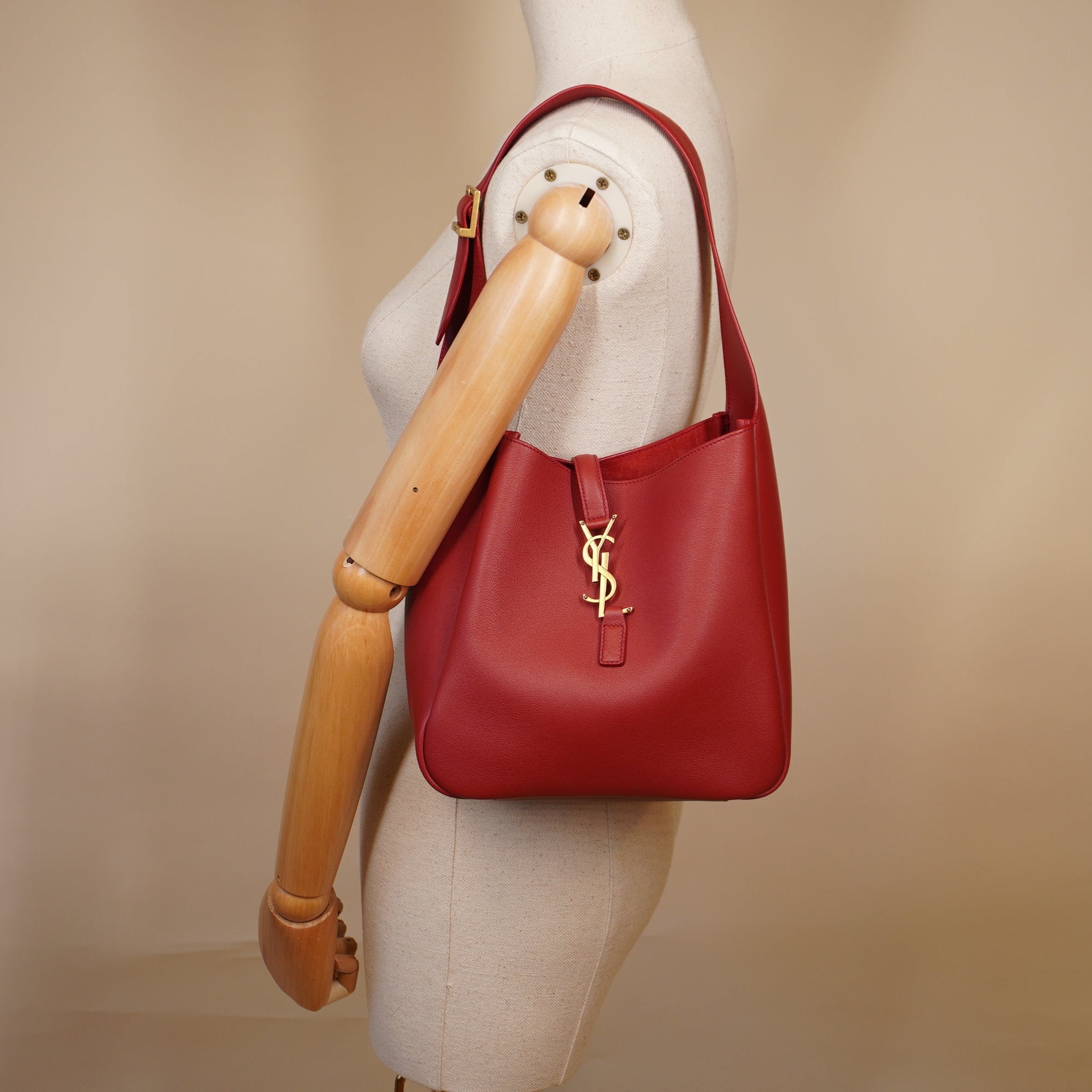 YSL 赤 ハンドバッグ シンプルデザイン PRE-OWNED YSL Le 5 á 7 Small Red Shoulder Bag