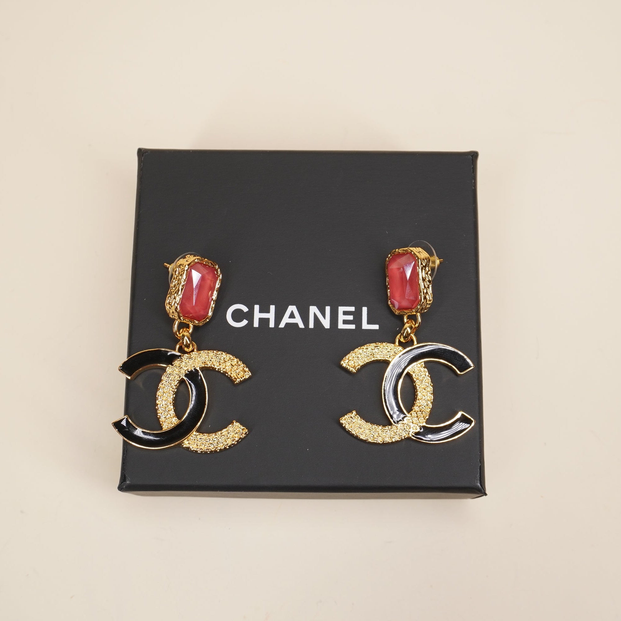 PRE-OWNED Metal Gripoix Enamel CC Drop Earring Red Black