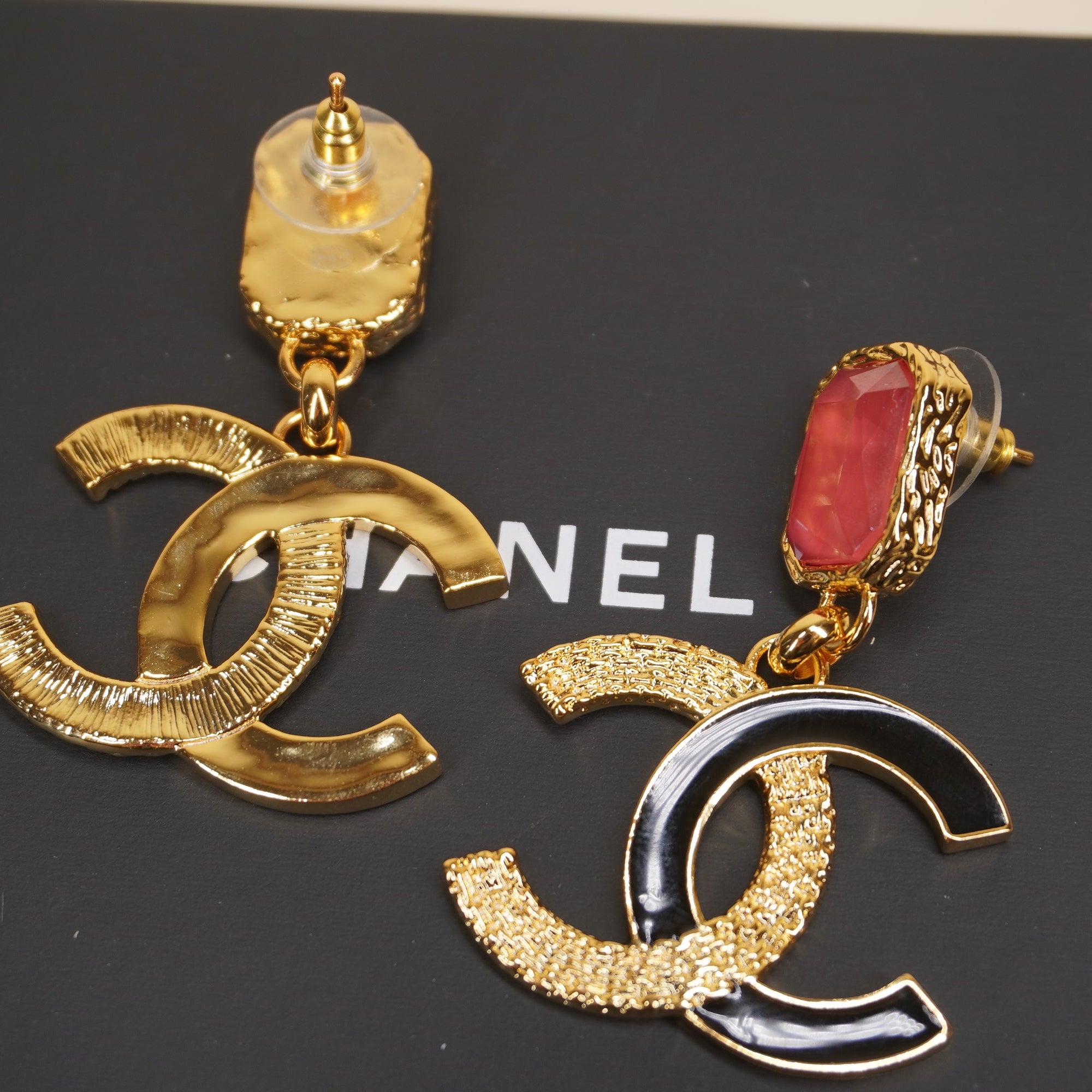 PRE-OWNED Metal Gripoix Enamel CC Drop Earring Red Black