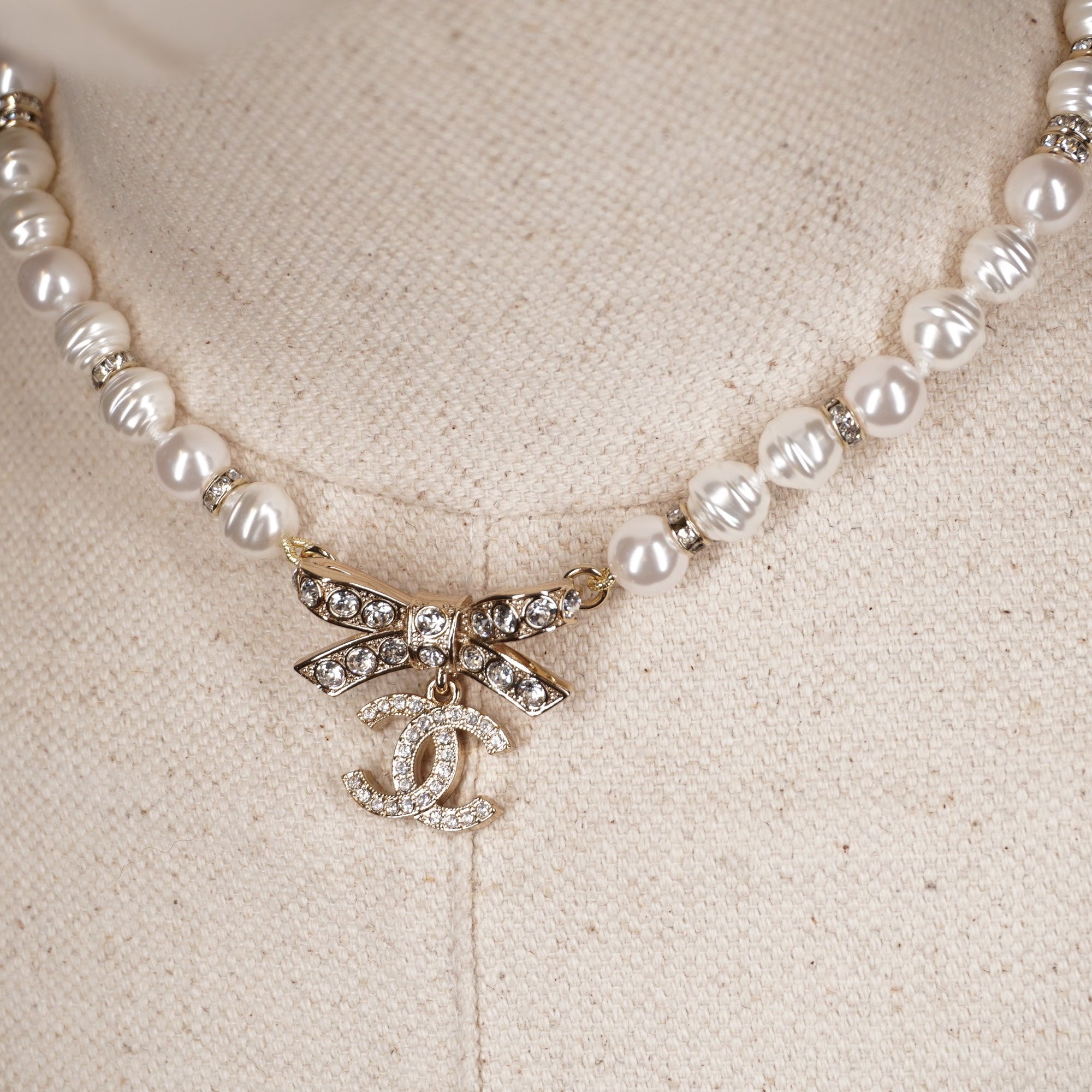 PRE-OWNED Pearl Crystal Chain CC Necklace Gold