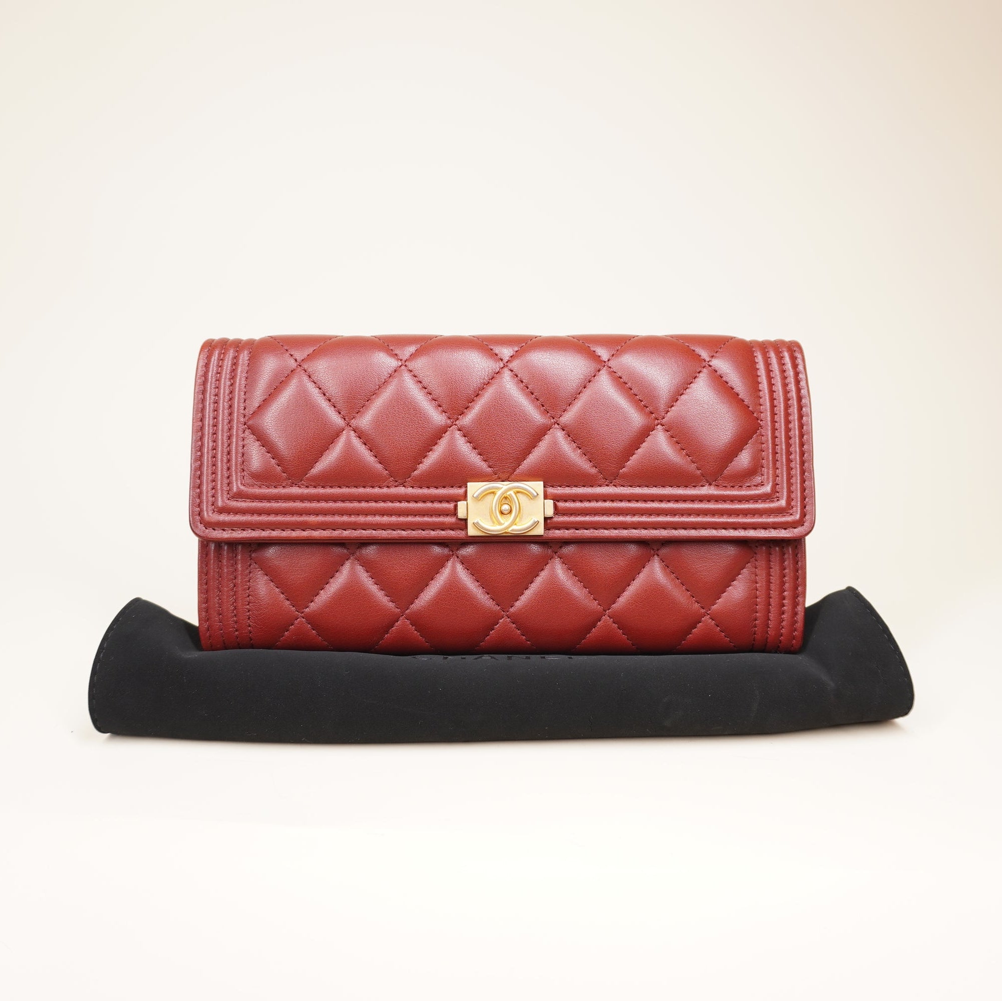 PRE-OWNED CC Burgundy Caviar Quilted Large Boy Gusset Flap Wallet