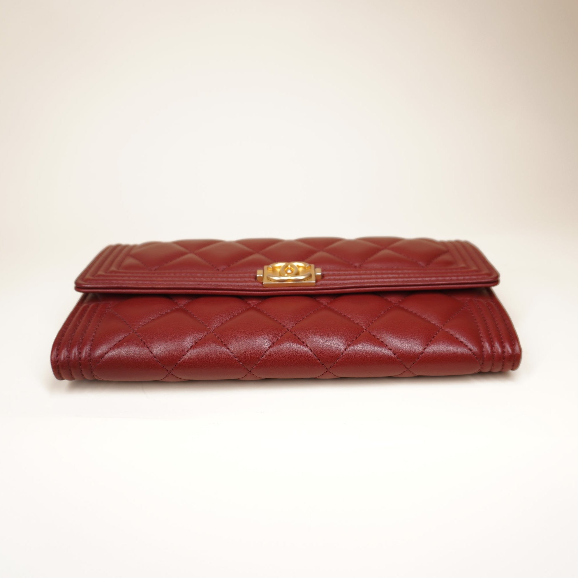 PRE-OWNED CC Burgundy Caviar Quilted Large Boy Gusset Flap Wallet
