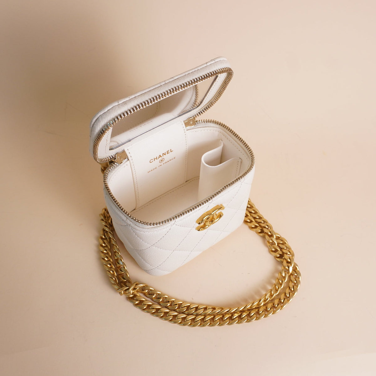 PRE-OWNED CC Caviar Quilted Sweetheart Mini Vanity Case White