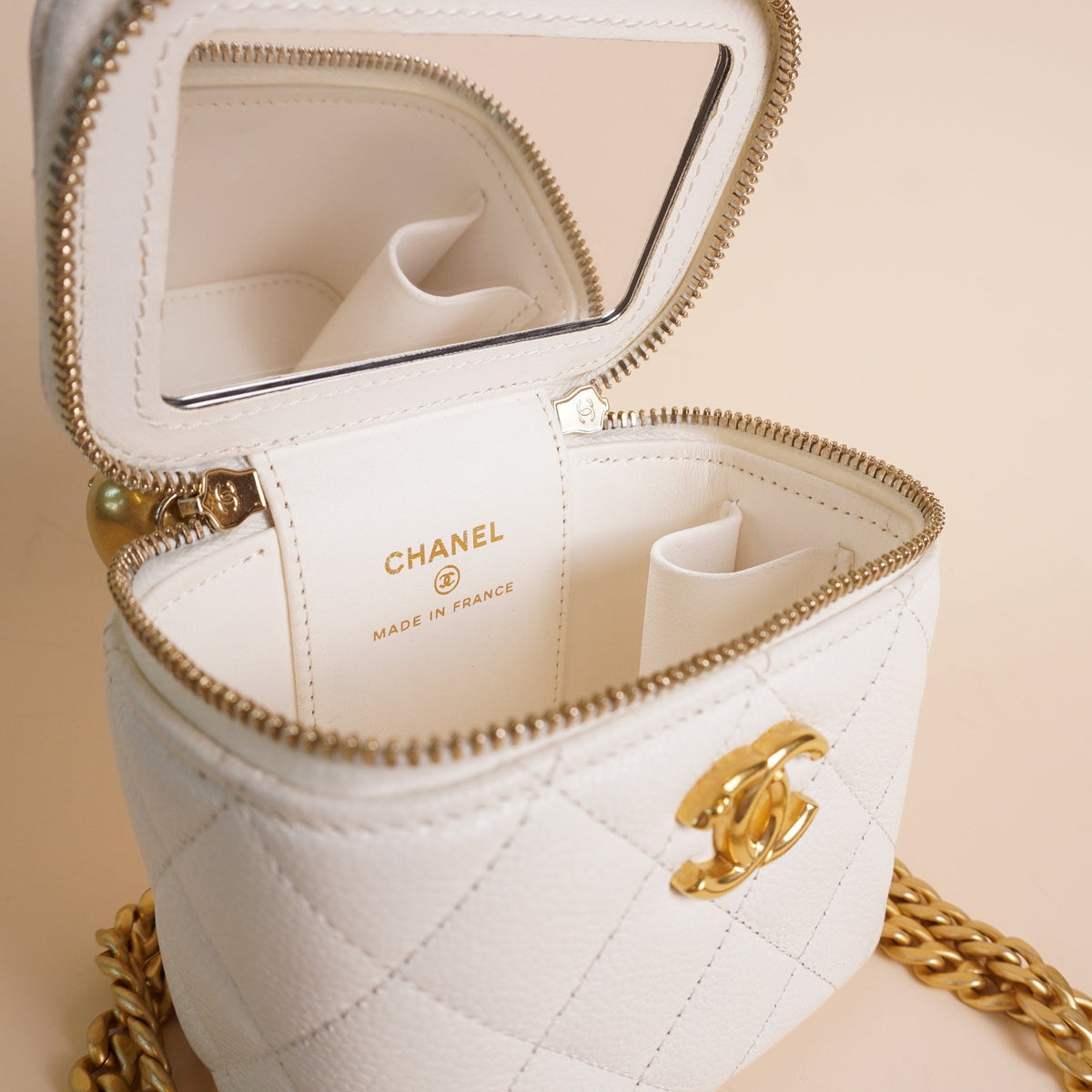 PRE-OWNED CC Caviar Quilted Sweetheart Mini Vanity Case White