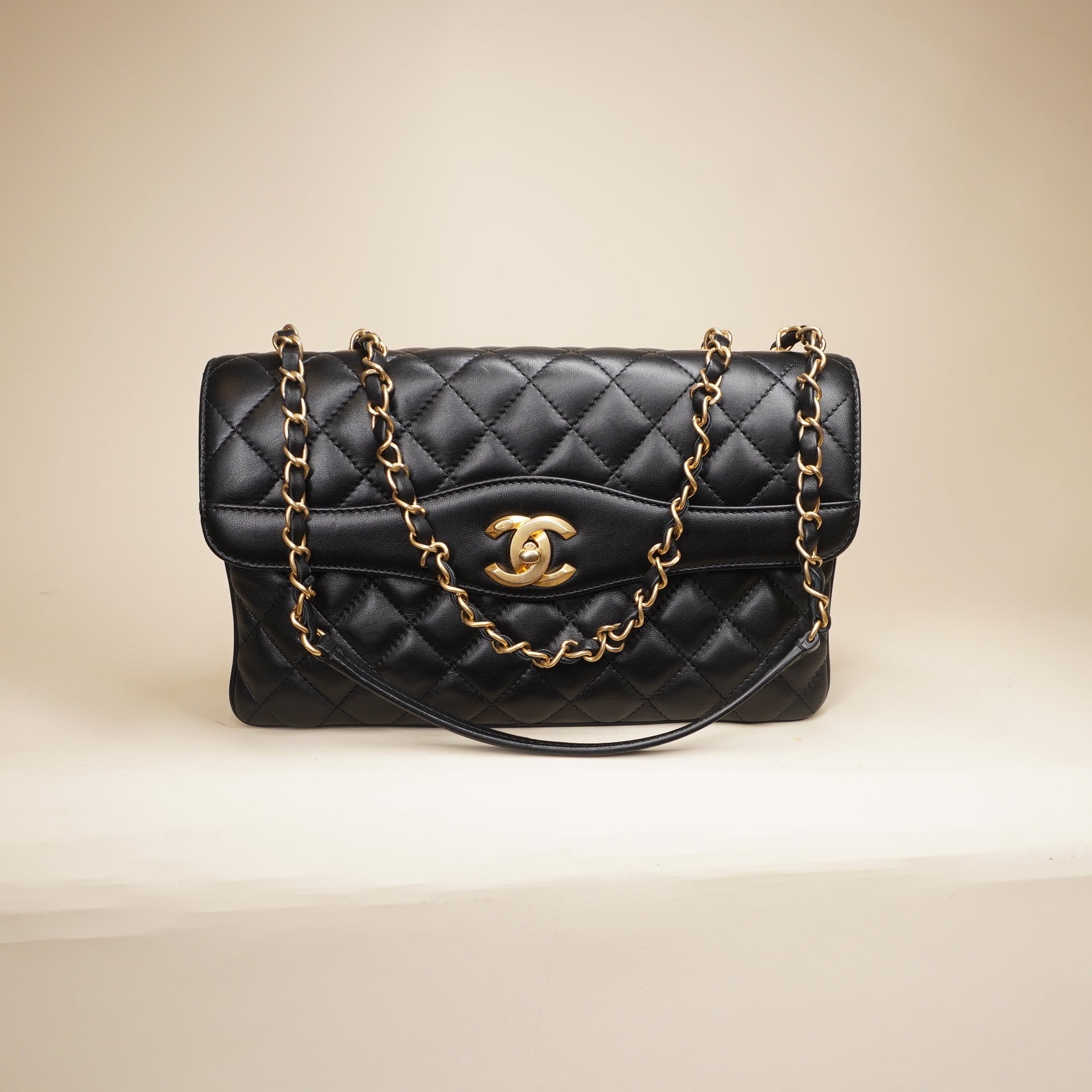 PRE-OWNED CC Black Quilted Lambskin Lard Coco Vintage Flap Shoulder Bag